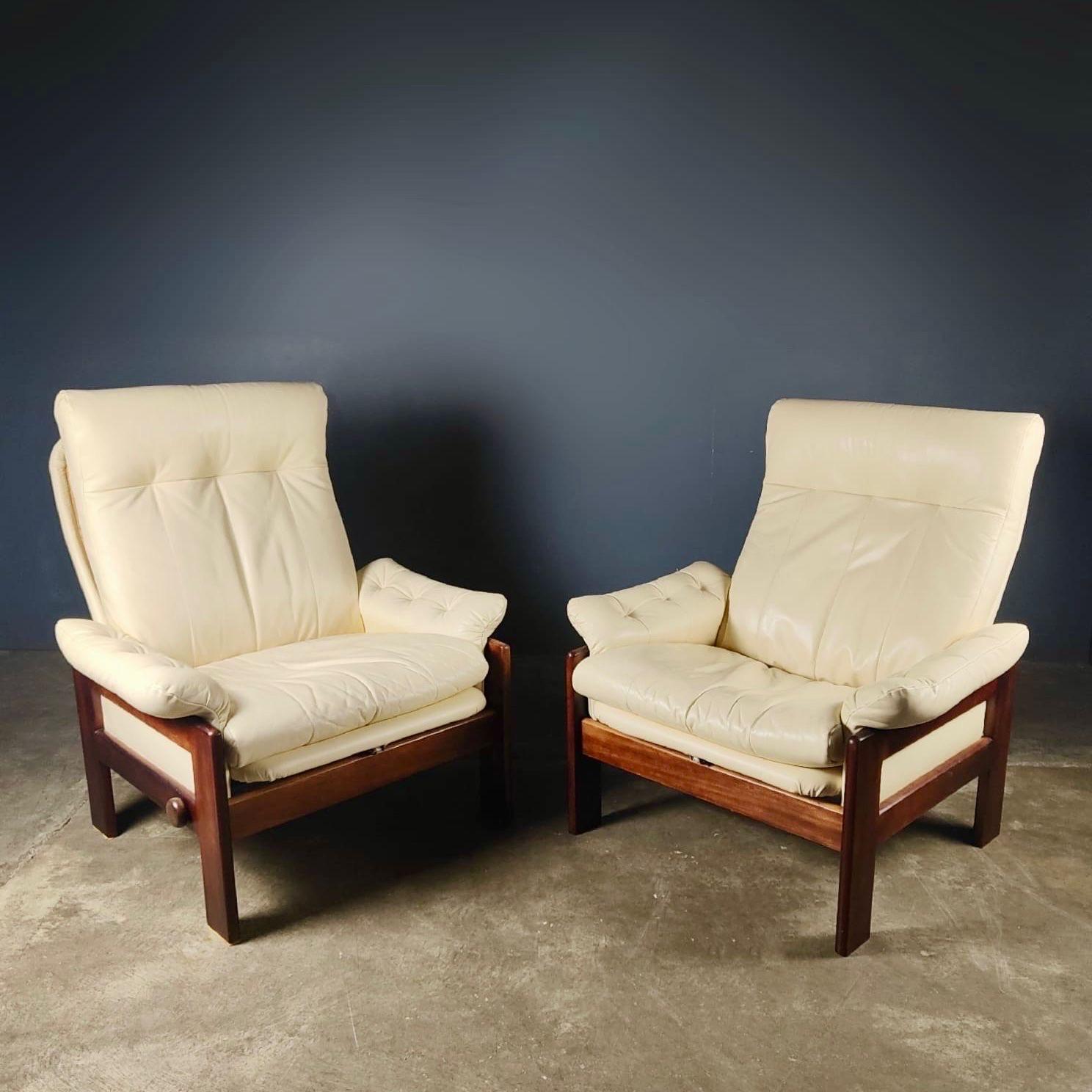 New Stock ✅

Pair of Skippers Møbler Durup of White Atlanta Leather Reclining Lounge Chairs and Footstool by Sven Ellekar Mid Century Vintage Retro MCM

Made in Denmark by Svend Skipper for Skippers Møbler and designed by Sven Ellekaer.

Upholstered
