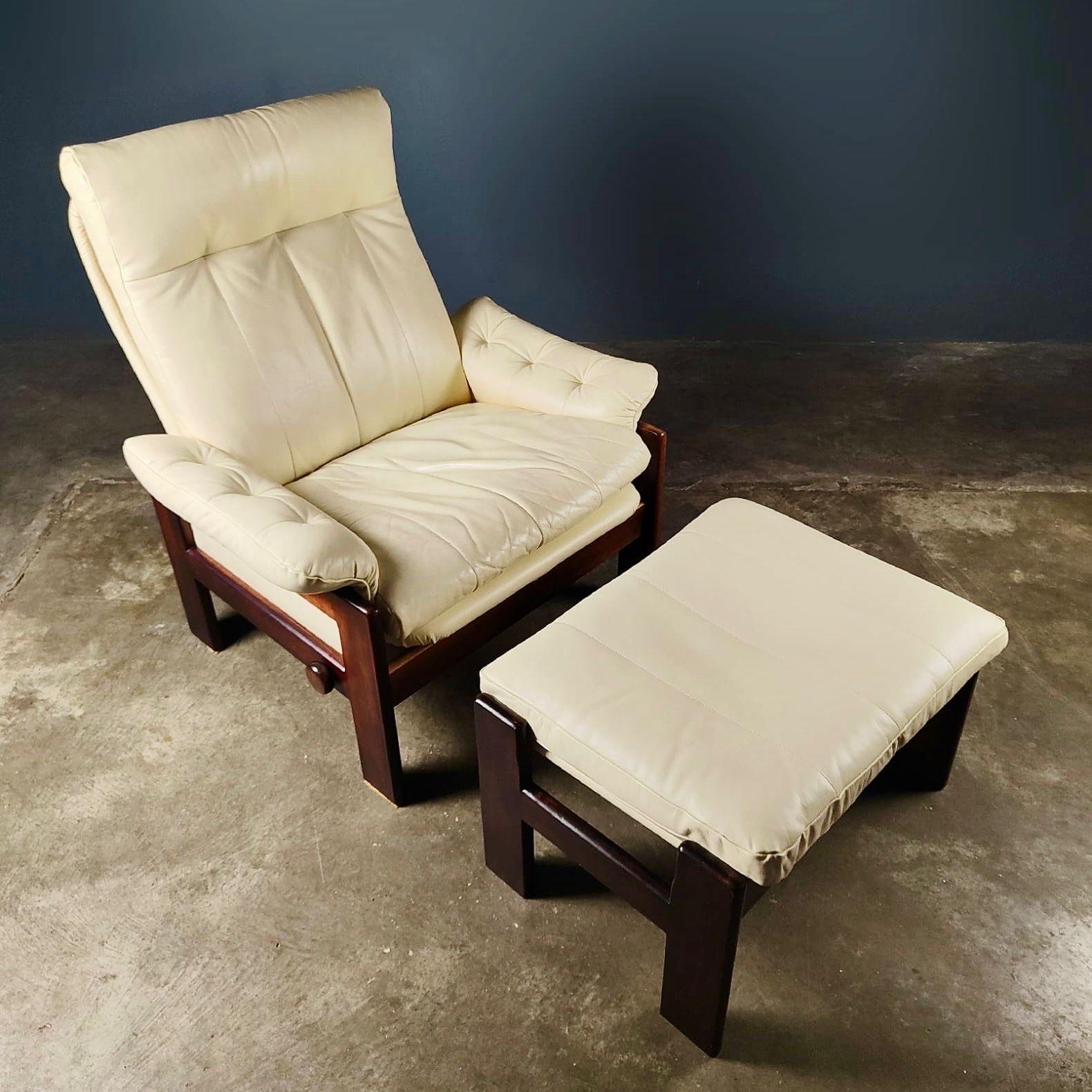 Pair Of Skippers Møbler Durup Atlanta Leather Reclining Lounge Chairs Footstool In Excellent Condition In Cambridge, GB