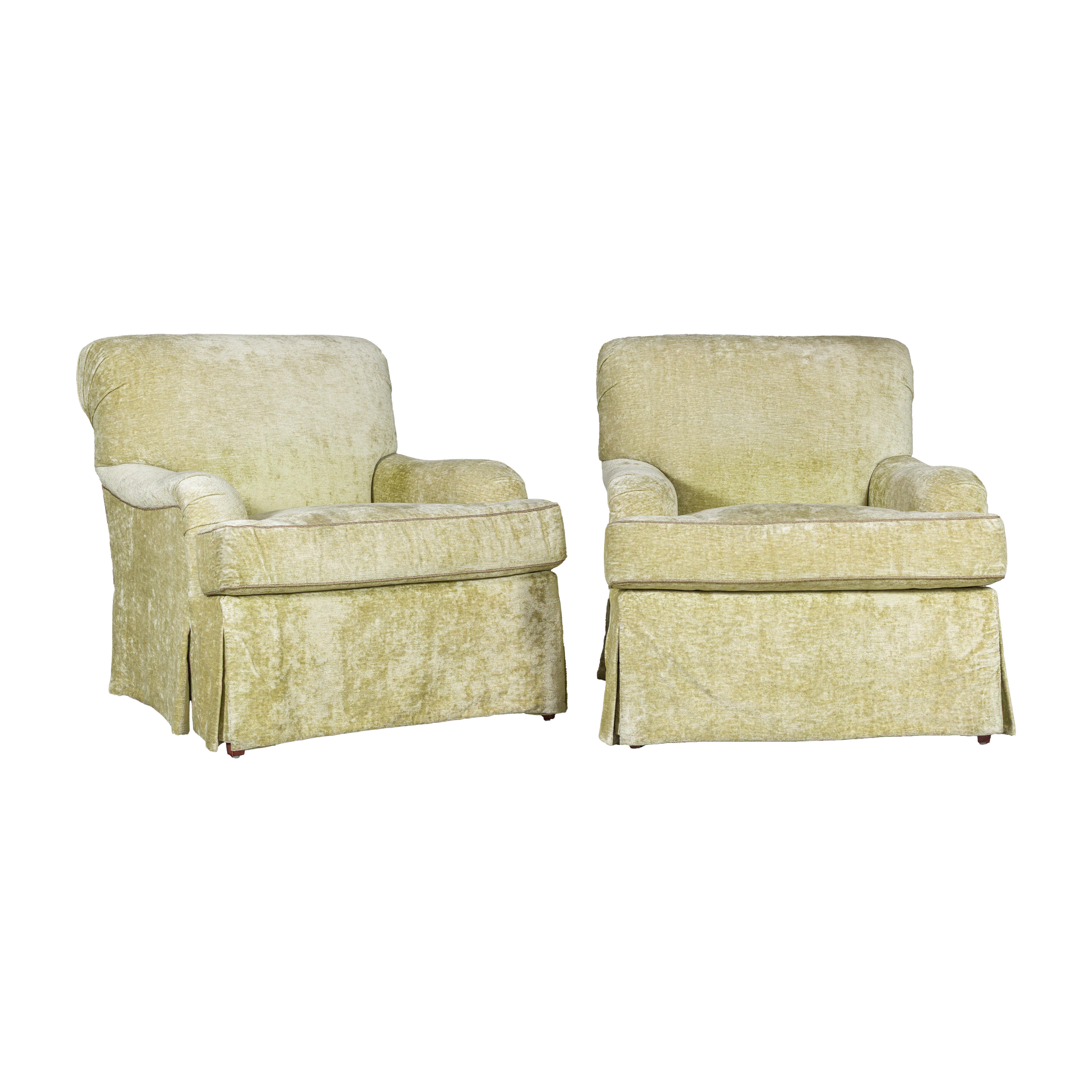 Coppia di sedie Club con gonna di Southwood in ciniglia Chartreuse in vendita 13