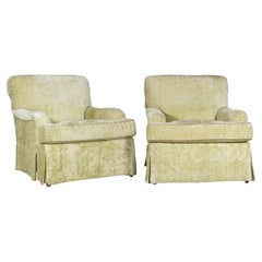 Paire de fauteuils club patinés de Southwood en chenille chartreuse