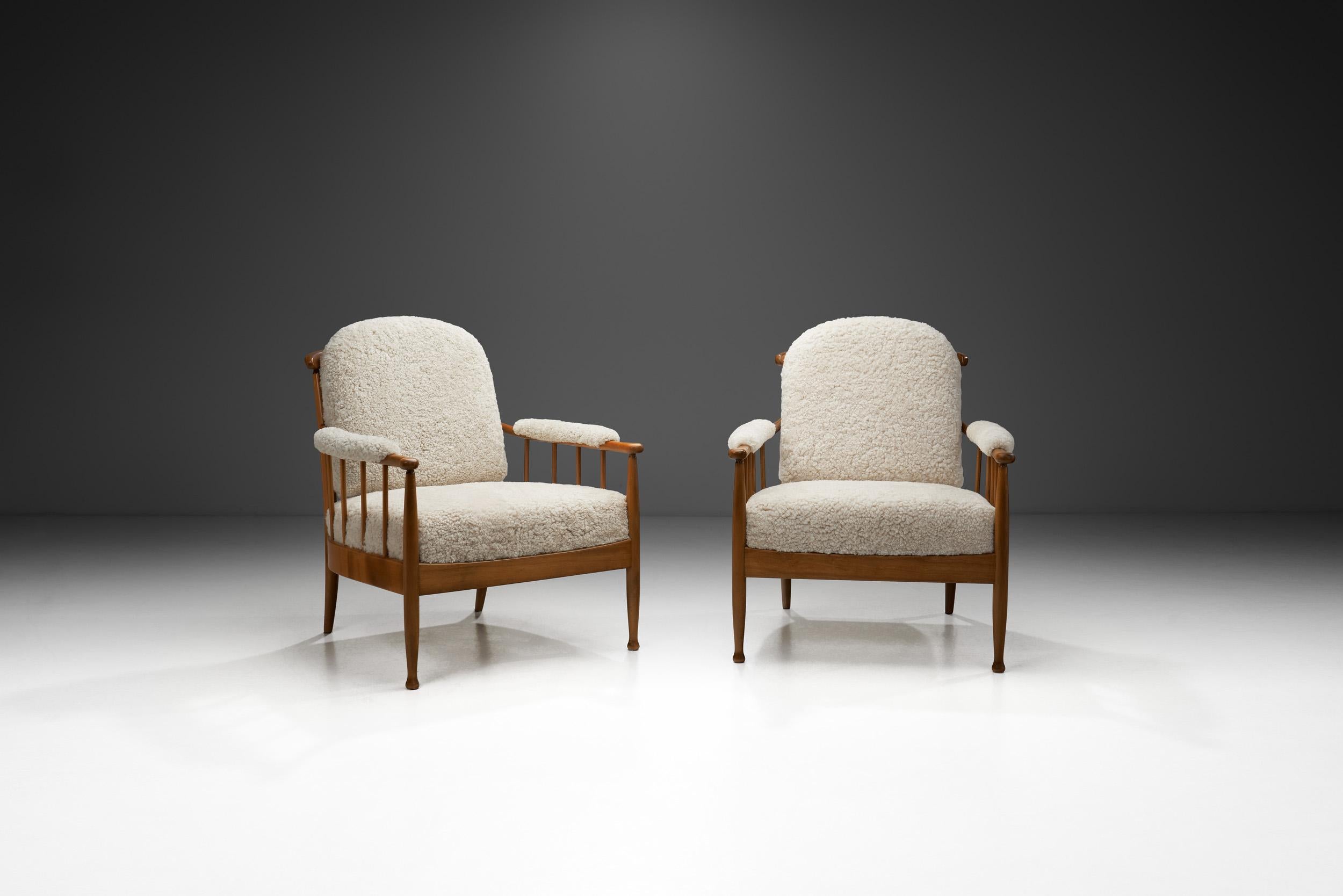 Mid-Century Modern Pair of 