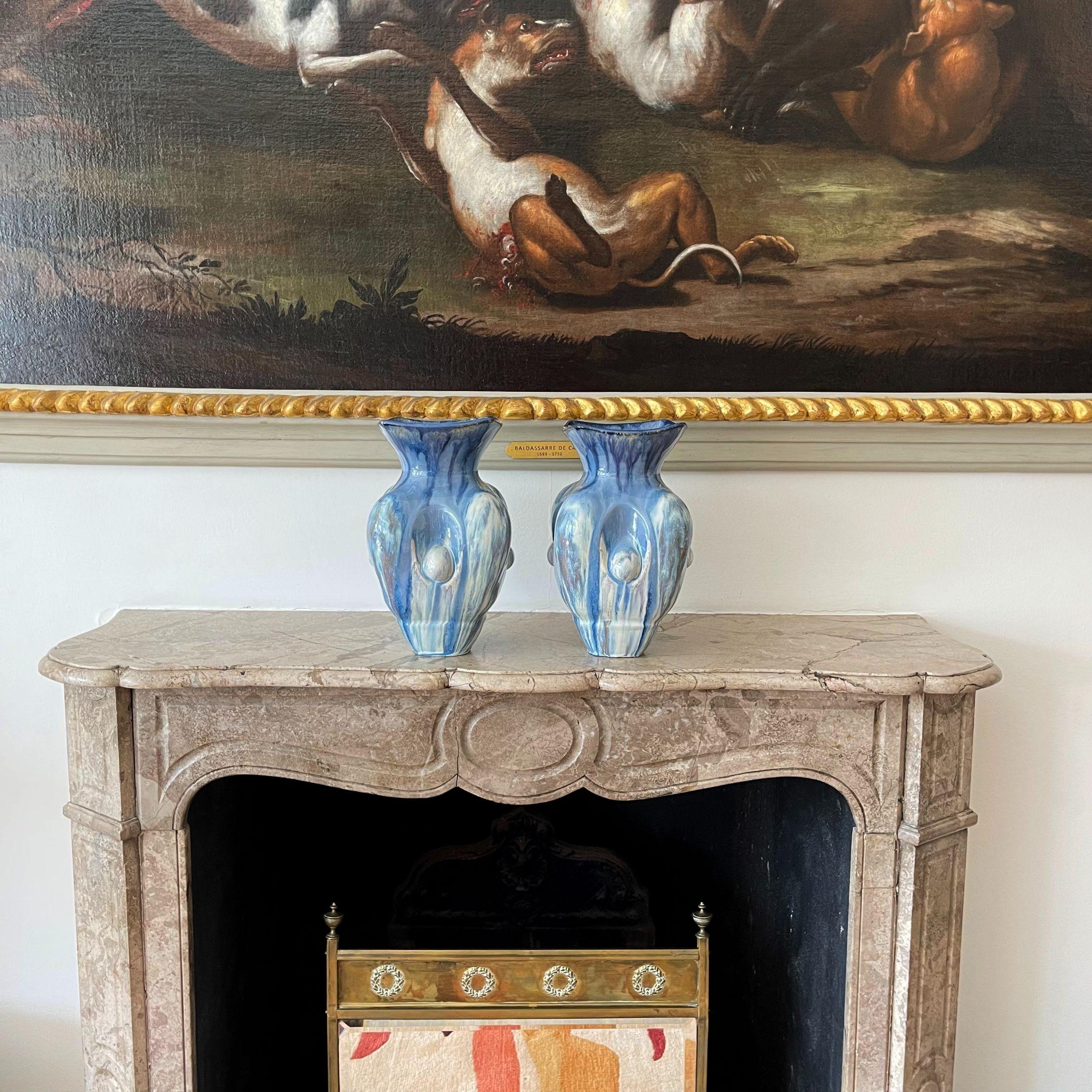 Zwei himmelblaue Keramikvasen, zeitgenössisches italienisches Einzelstück des 21. Jahrhunderts, Paar (21. Jahrhundert und zeitgenössisch) im Angebot