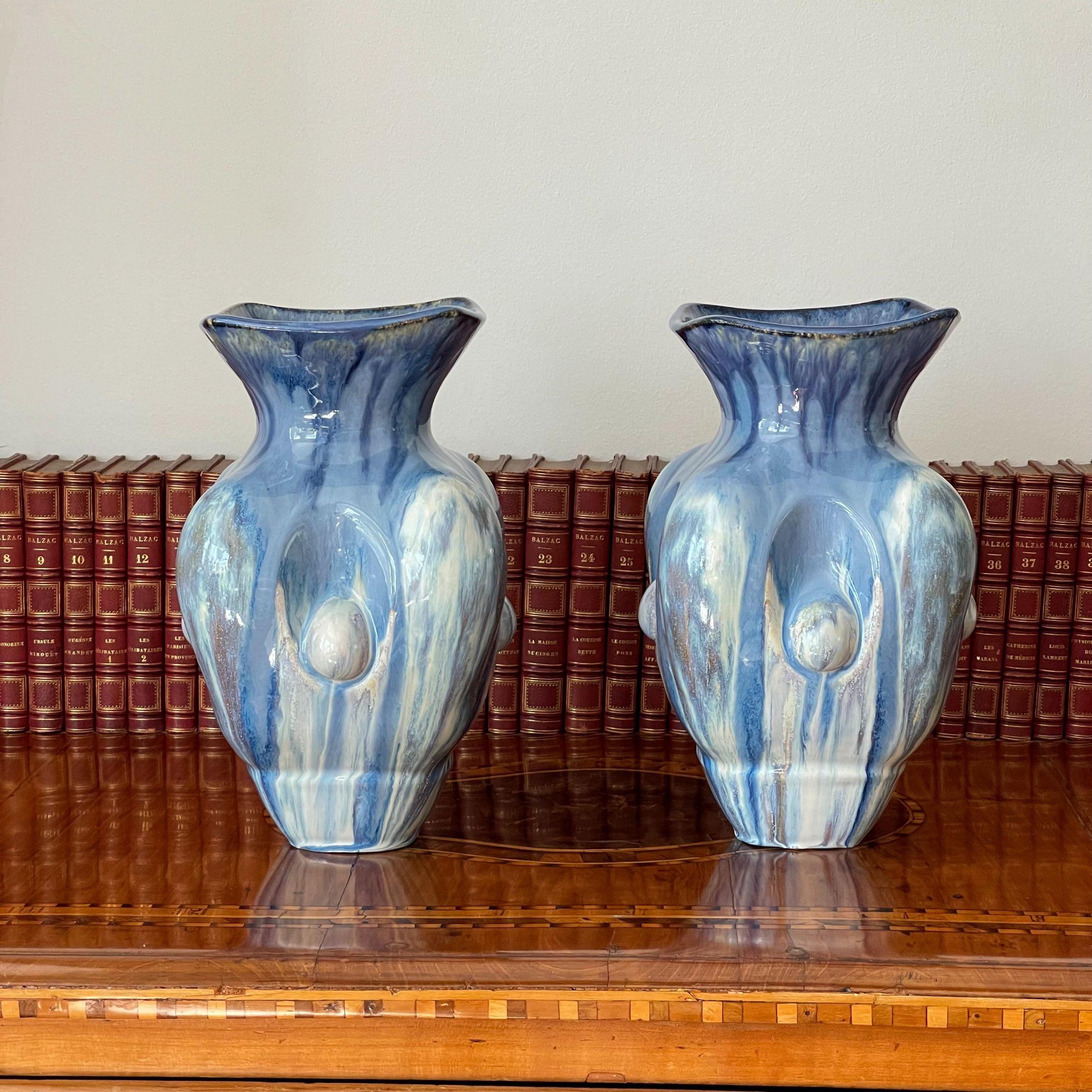 Zwei himmelblaue Keramikvasen, zeitgenössisches italienisches Einzelstück des 21. Jahrhunderts, Paar im Angebot 2