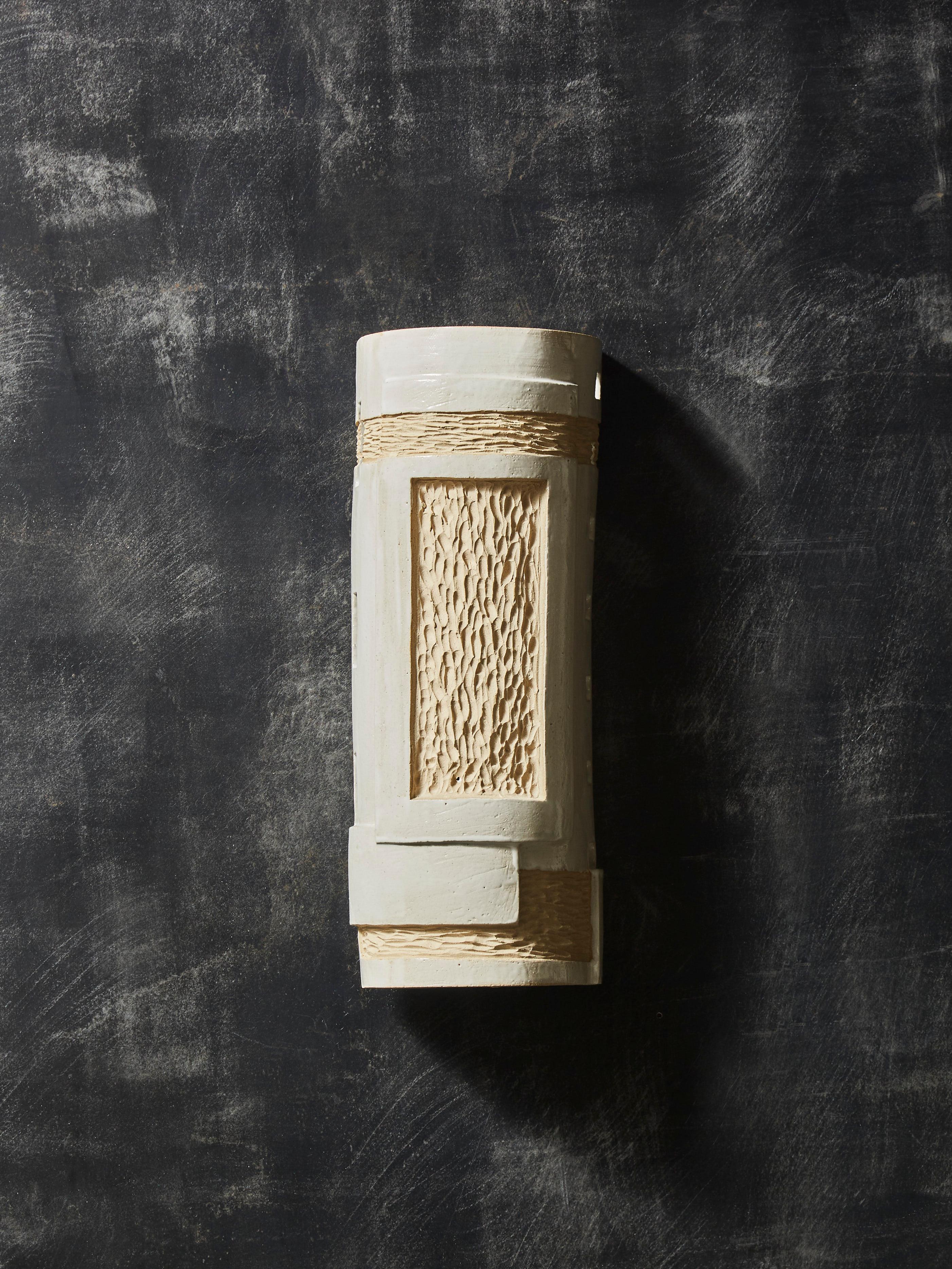 Paar Slab Built Keramik-Wandleuchter von Melissa Cromwell (amerikanisch) im Angebot