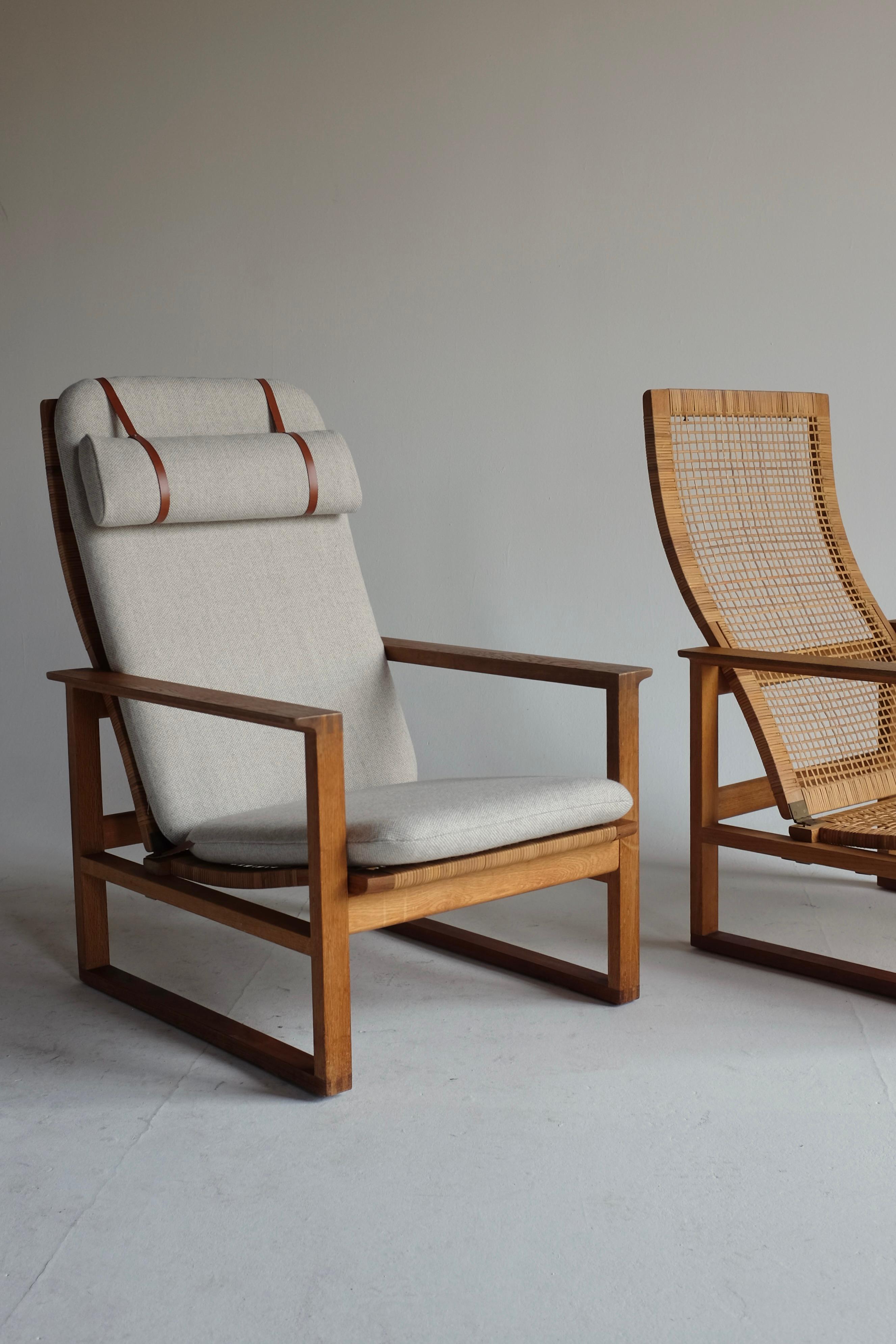 Mid-20th Century Pair of Slædestolen Model BM-2254 by Børge Mogensen For Sale