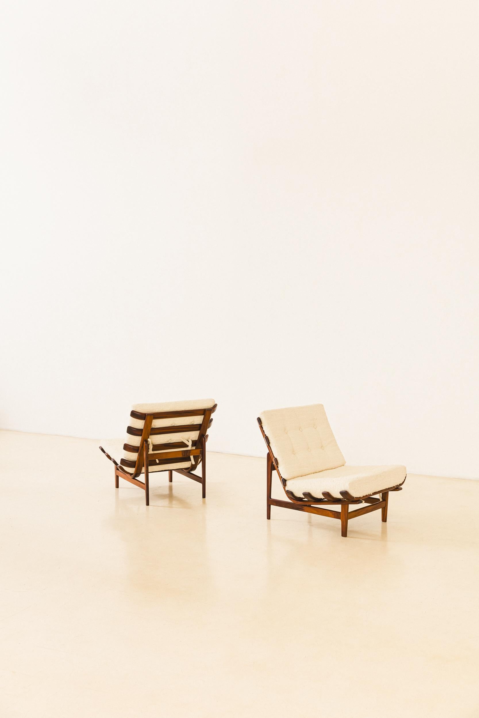 Mid-Century Modern Paire de chaises longues à lattes, Móveis de Madeira Pailar, design brésilien des années 1960 en vente