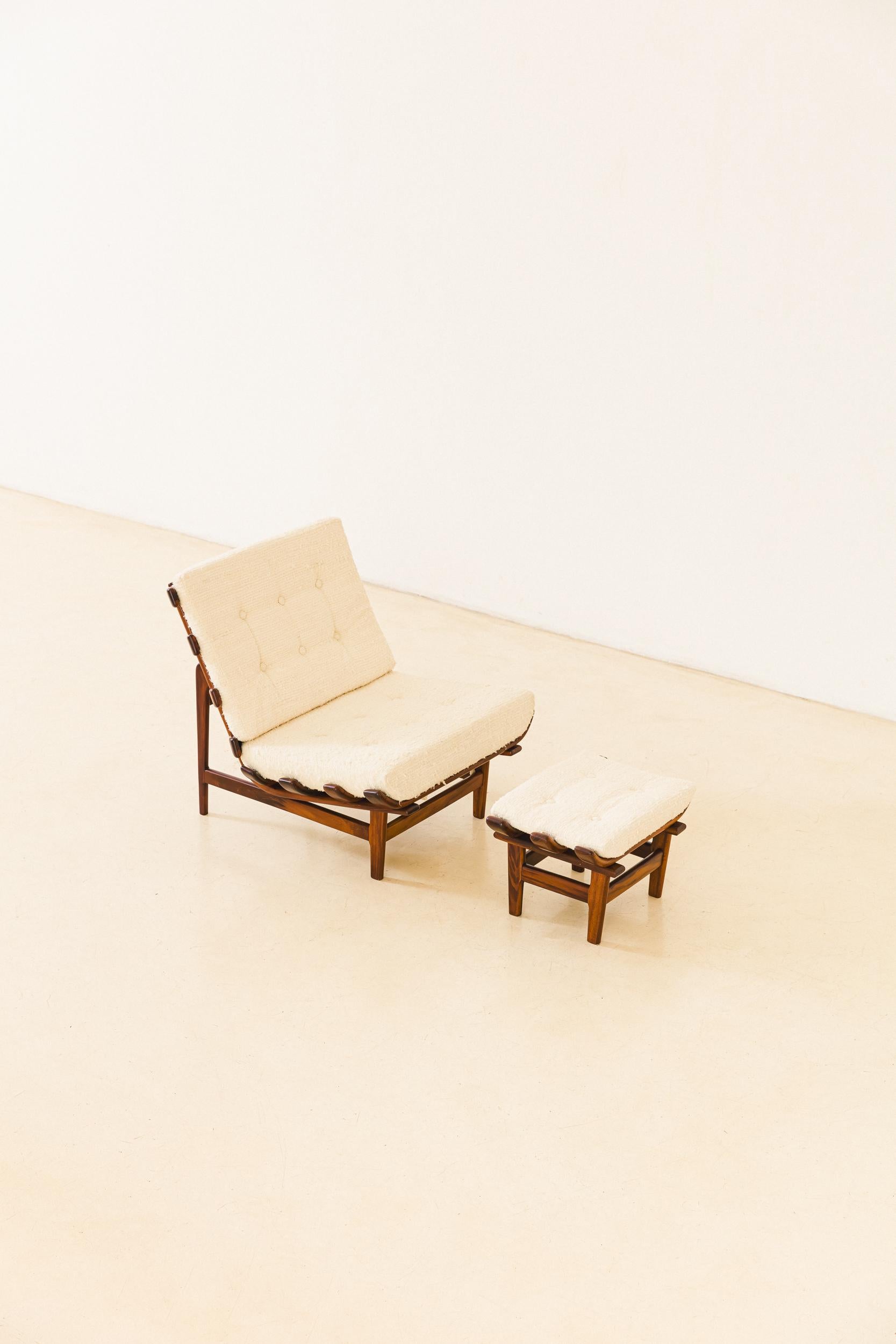 Brésilien Paire de chaises longues à lattes, Móveis de Madeira Pailar, design brésilien des années 1960 en vente