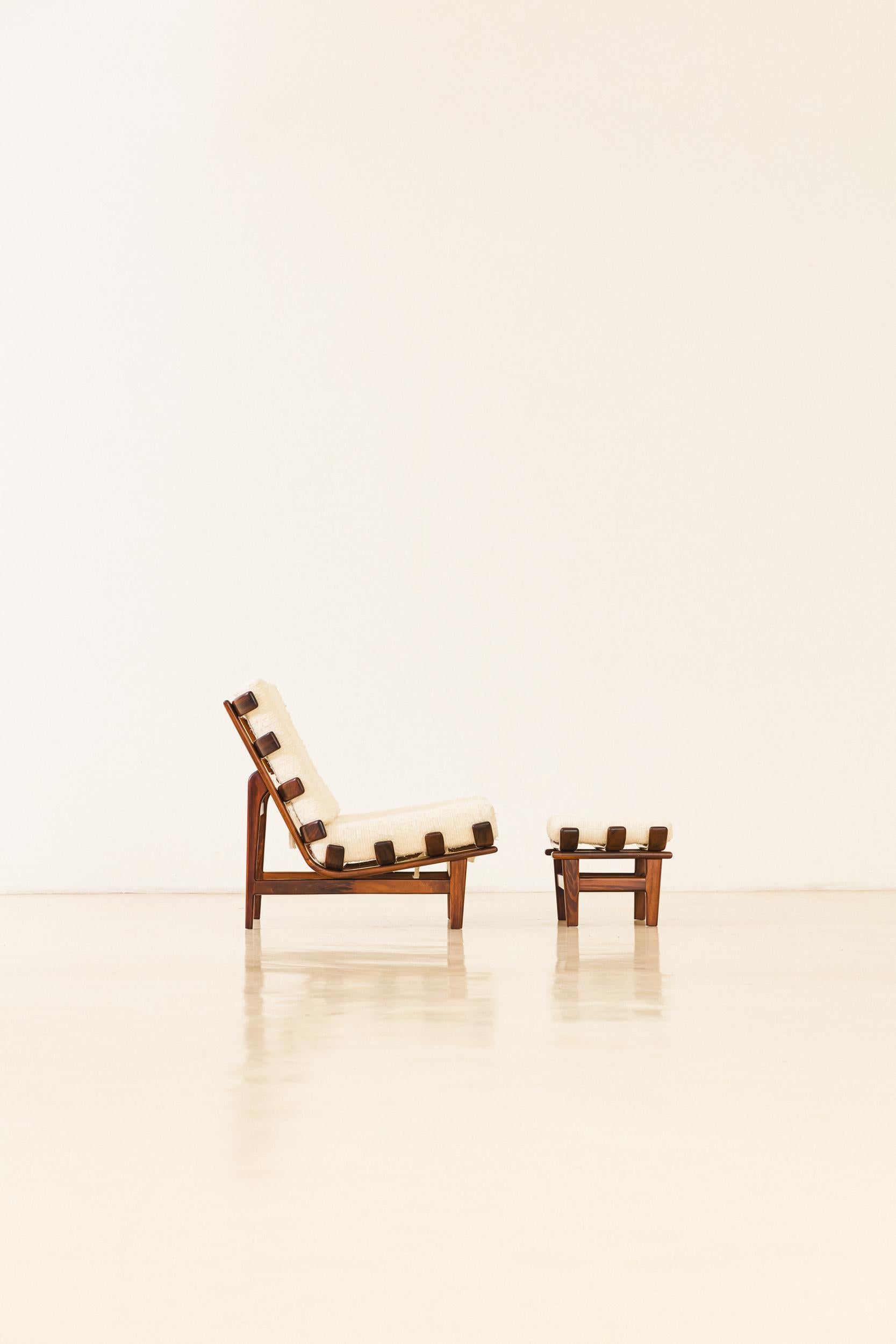 Paire de chaises longues à lattes, Móveis de Madeira Pailar, design brésilien des années 1960 Bon état - En vente à New York, NY