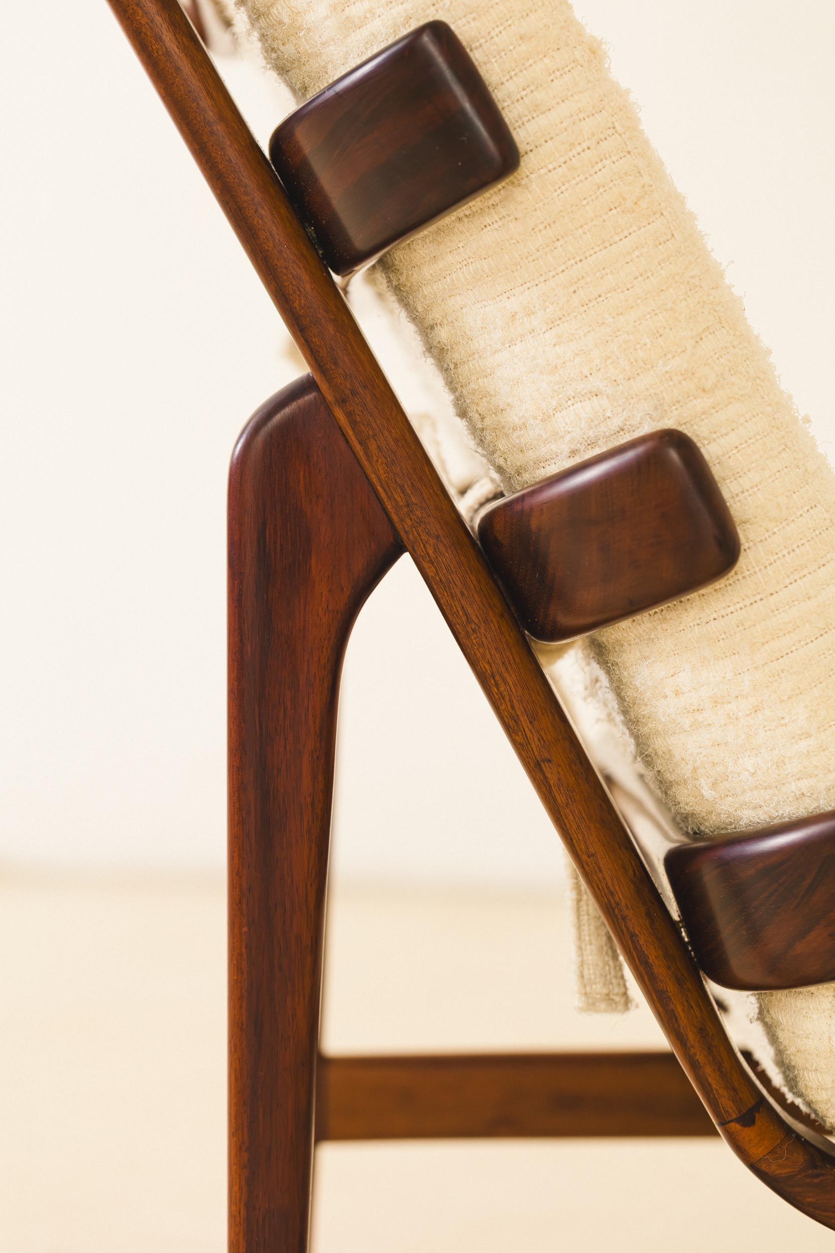 Bois Paire de chaises longues à lattes, Móveis de Madeira Pailar, design brésilien des années 1960 en vente
