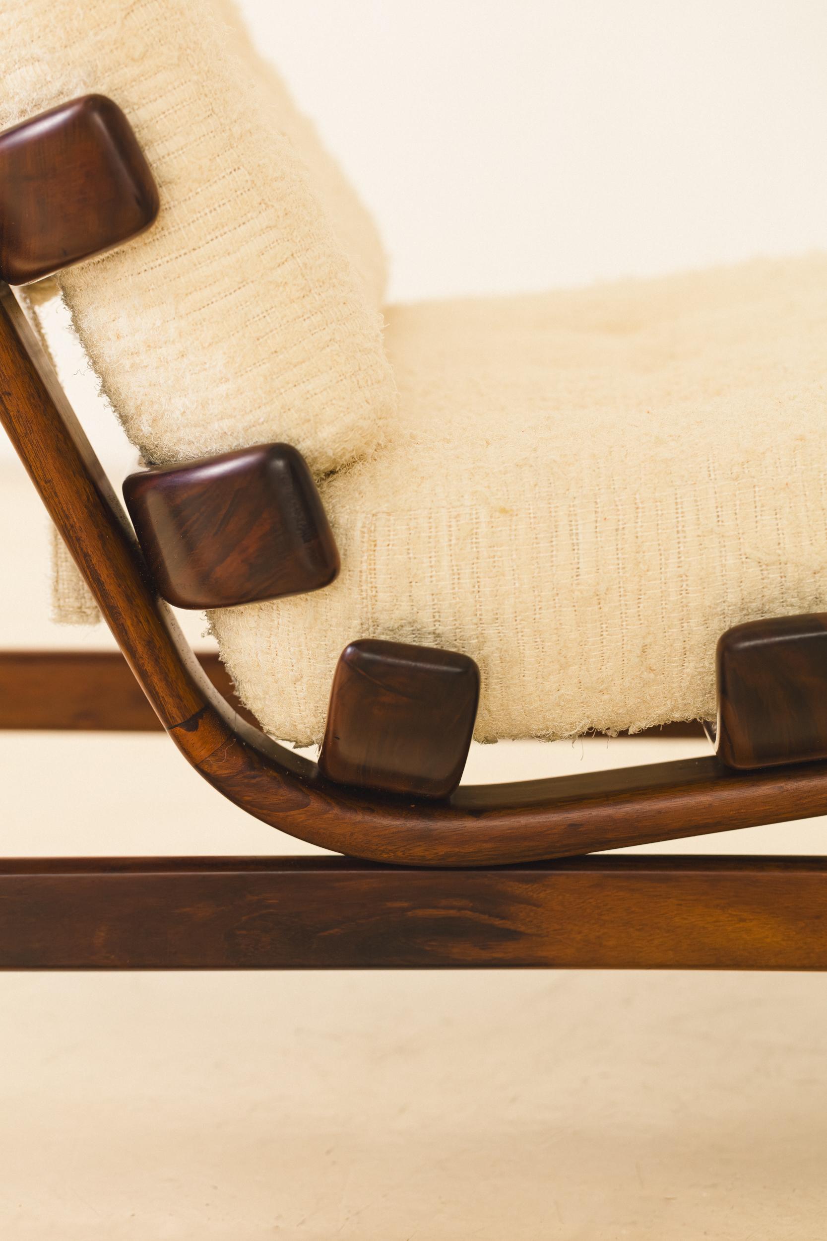 Paire de chaises longues à lattes, Móveis de Madeira Pailar, design brésilien des années 1960 en vente 1