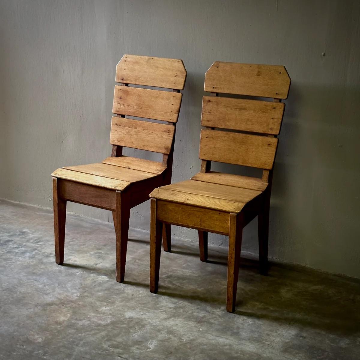 Paar Den Haagse Schulstühle aus Holz mit Lattenrost (Niederländisch) im Angebot