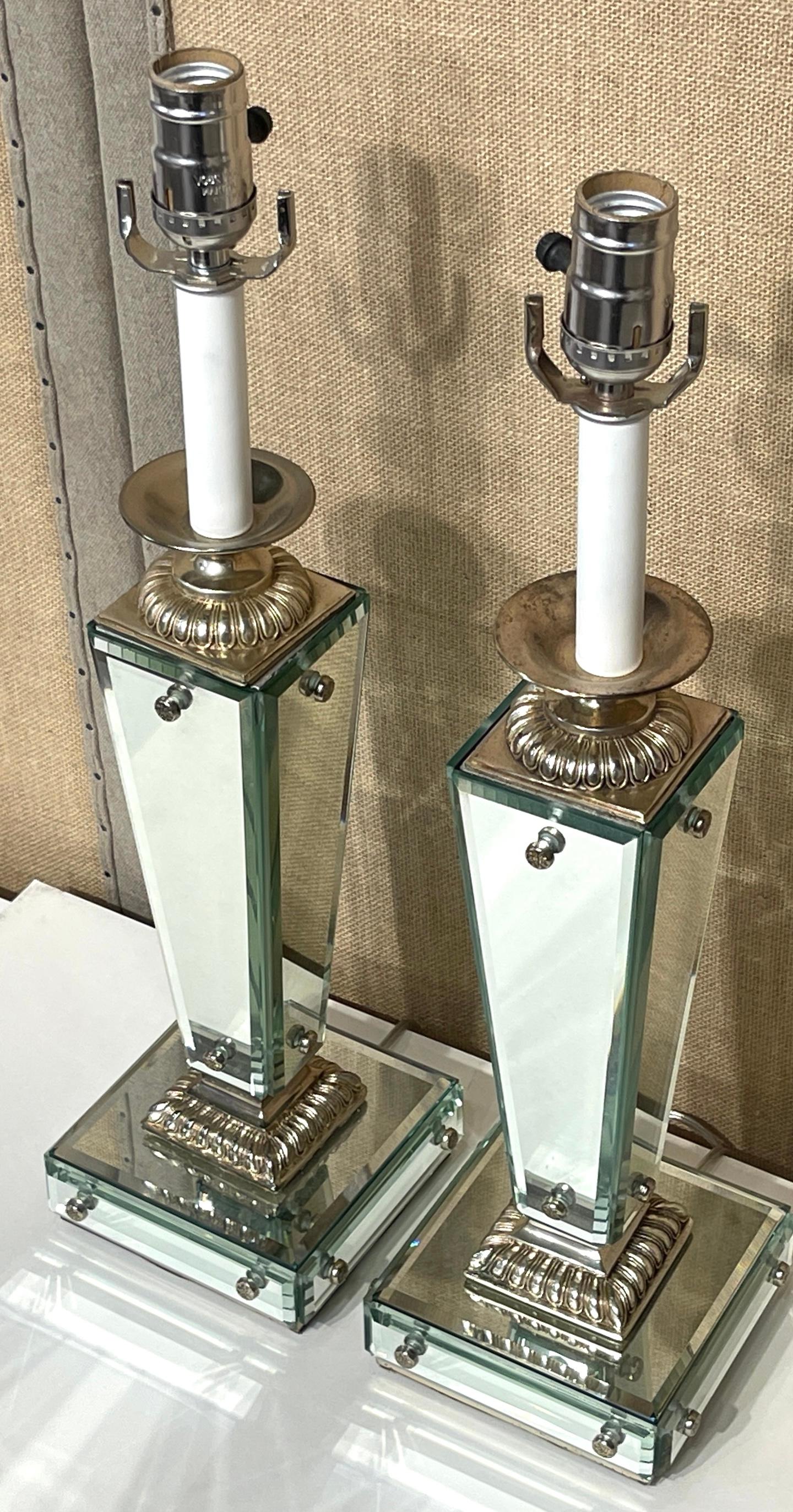 Paar elegante französische Art Déco/Moderne  Style Verspiegelte Säulenlampen (Französisch) im Angebot