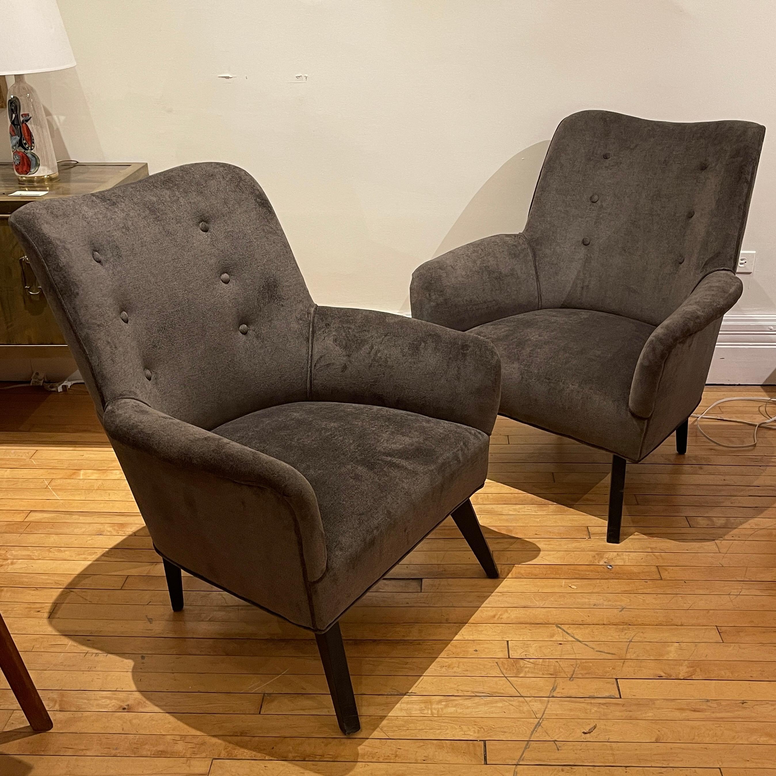 Mid-Century Modern Pair of Sleek Italian Sculptural Midcentury Modern Chairs, New Velvet Upholstery