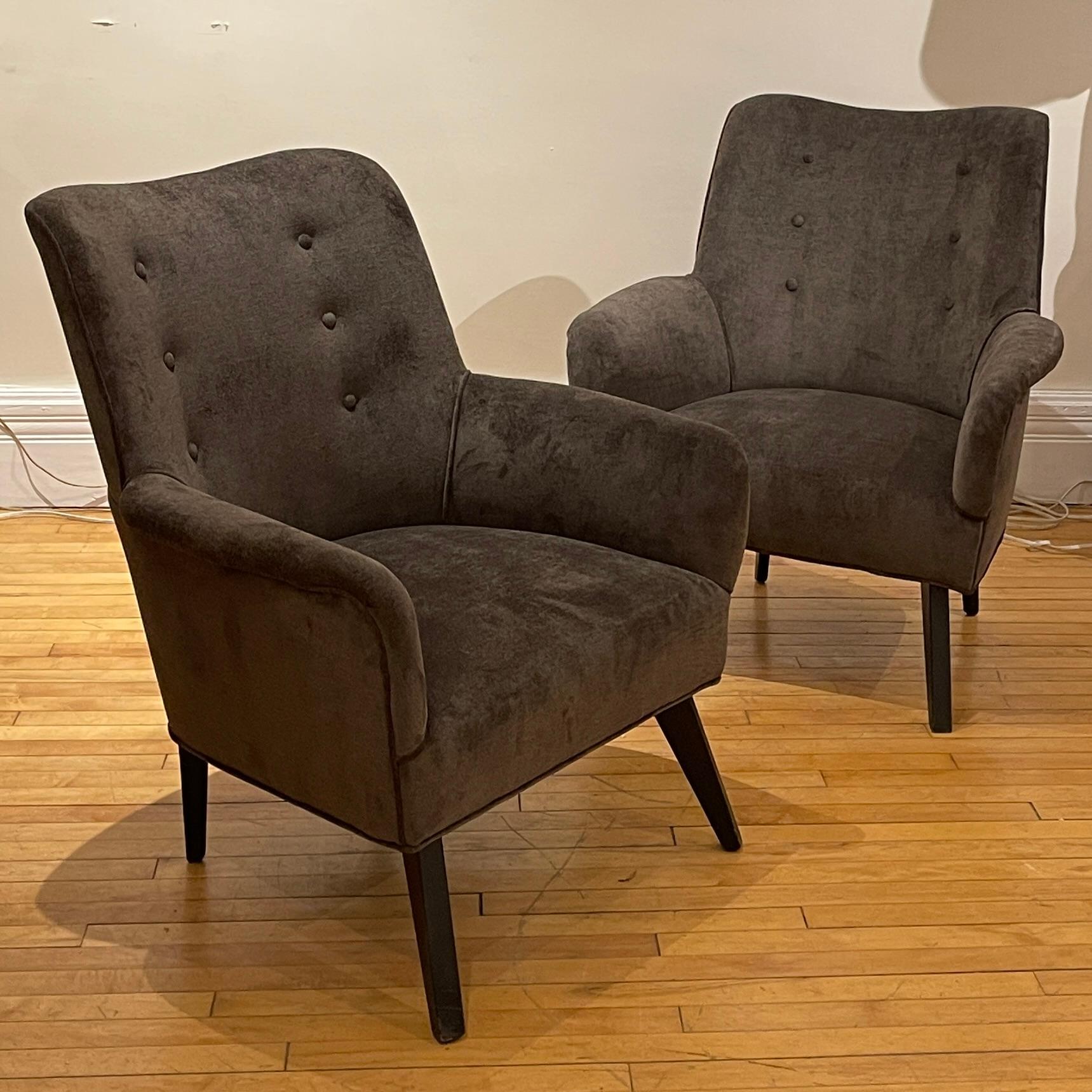 Pair of Sleek Italian Sculptural Midcentury Modern Chairs, New Velvet Upholstery In Good Condition In Hudson, NY