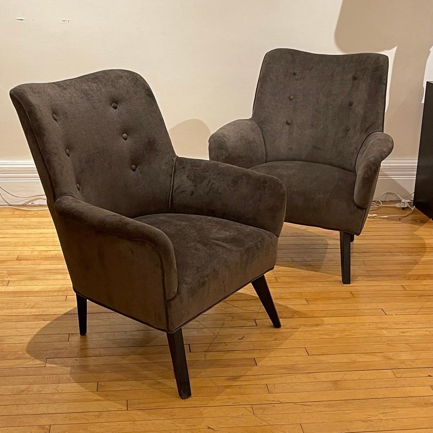 20th Century Pair of Sleek Italian Sculptural Midcentury Modern Chairs, New Velvet Upholstery