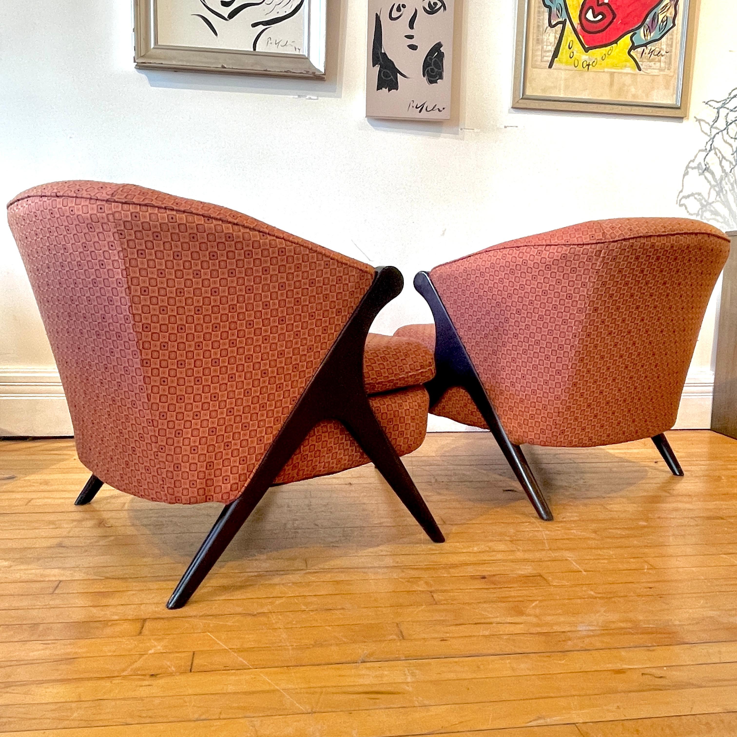 Mid-Century Modern Pair of Sleek Karpen of California Style Barrel Lounge Chairs, Mid-Century Club