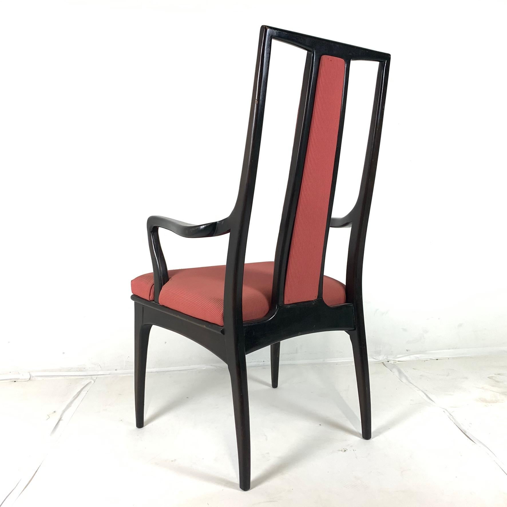 Tissu d'ameublement Paire de chaises élégantes de style Parzinger en acajou pour salle à manger ou d'appoint par John Stuart en vente