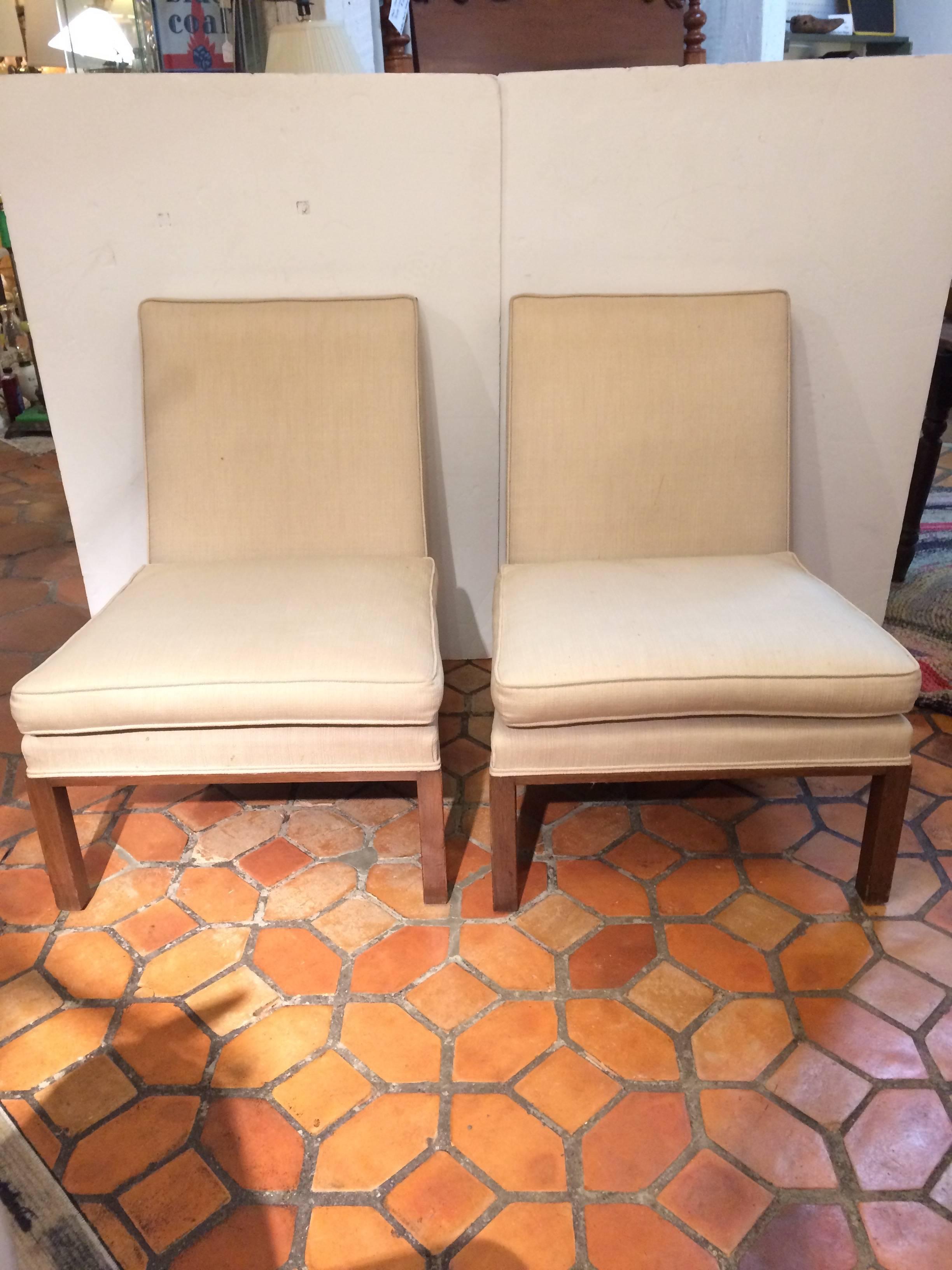 Pair of Sleek Mid-Century Modern Edward Wormley for Dunbar Slipper Chairs In Good Condition In Hopewell, NJ