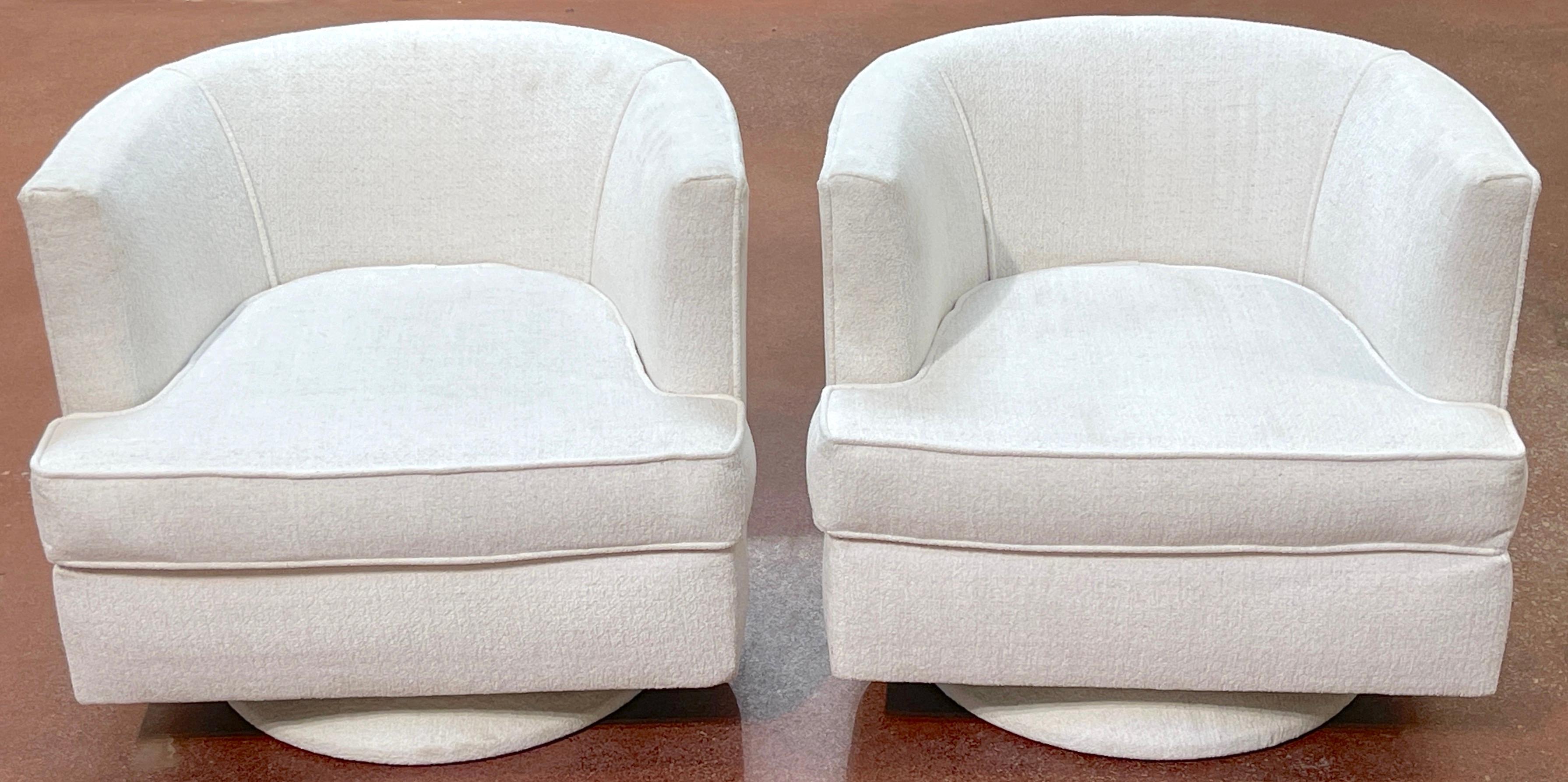 American Pair of Sleek Mid-Century Modern Swivel Chairs Kravet Boucle Fabric, C. 1970s For Sale