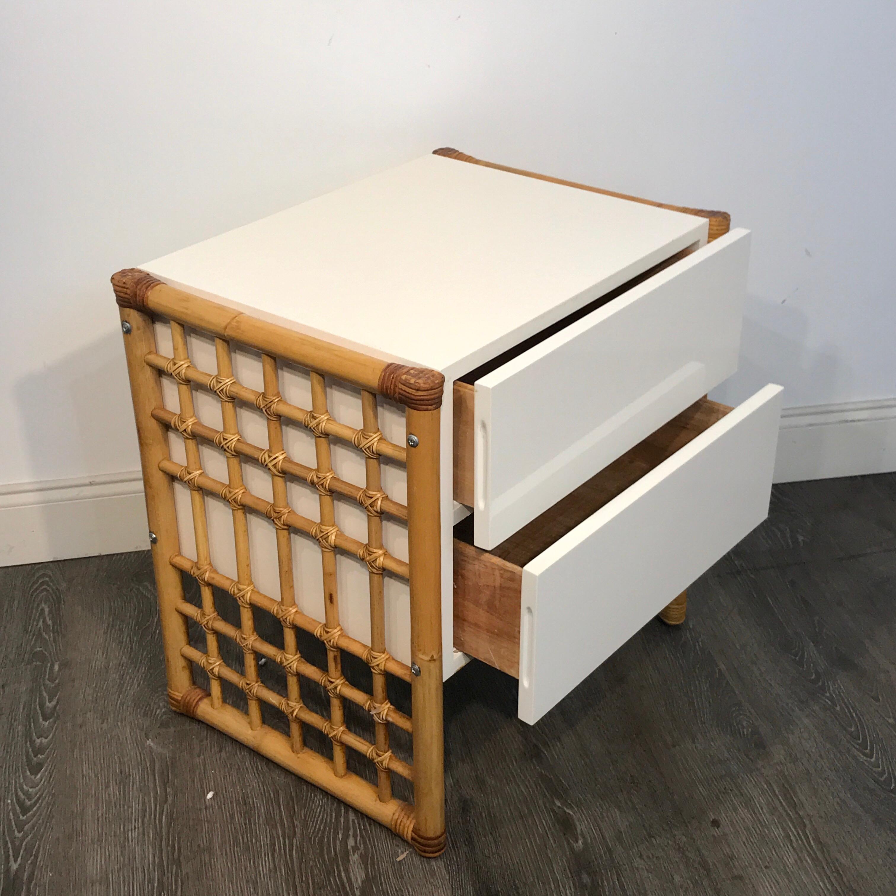 Mid-Century Modern Pair of Sleek Modern White Lacquered and Rattan End Tables or Nightstands