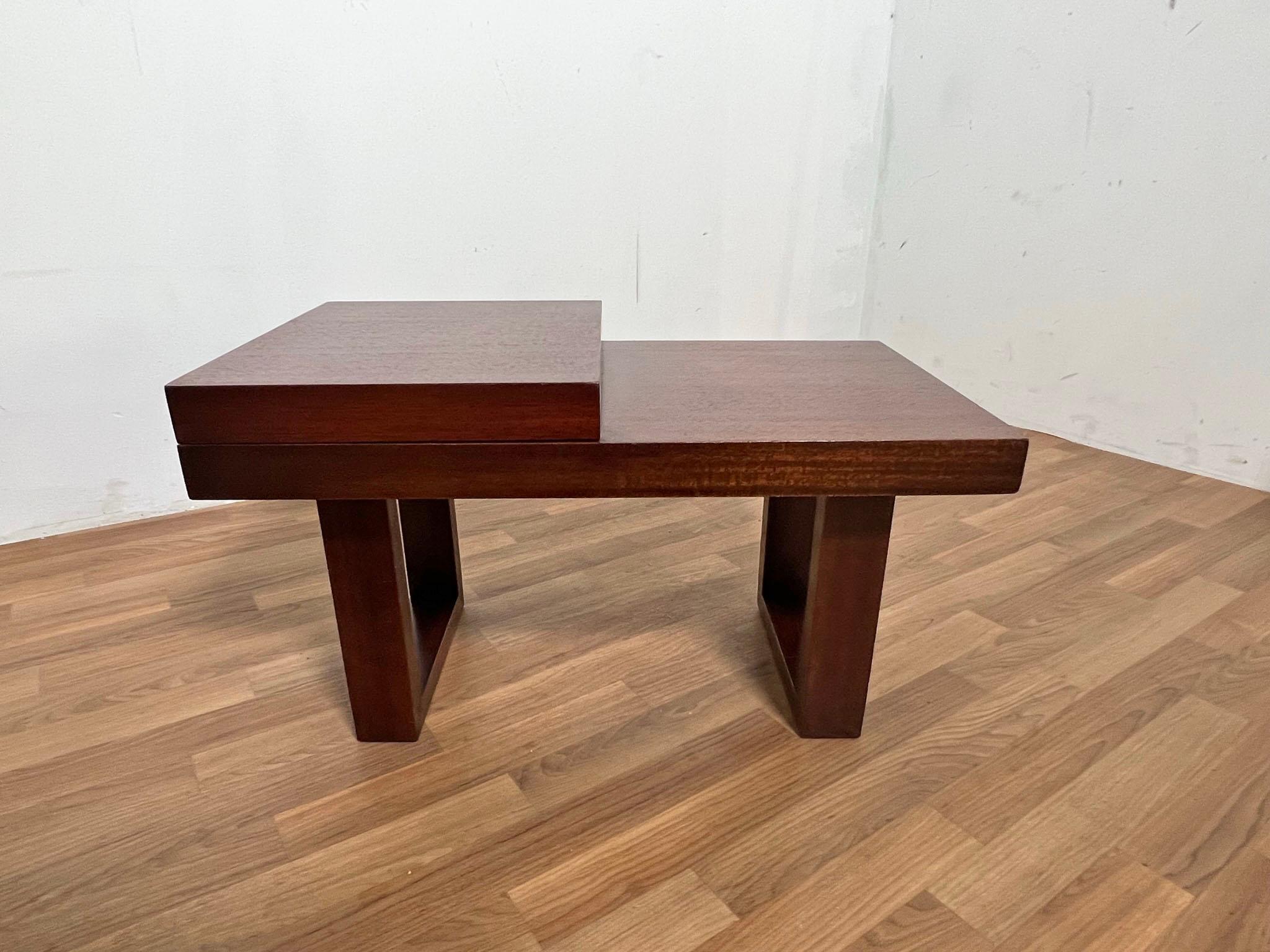 Pair of Sleek Modernist Mahogany Step End Tables, Ca. 1960s In Good Condition For Sale In Peabody, MA