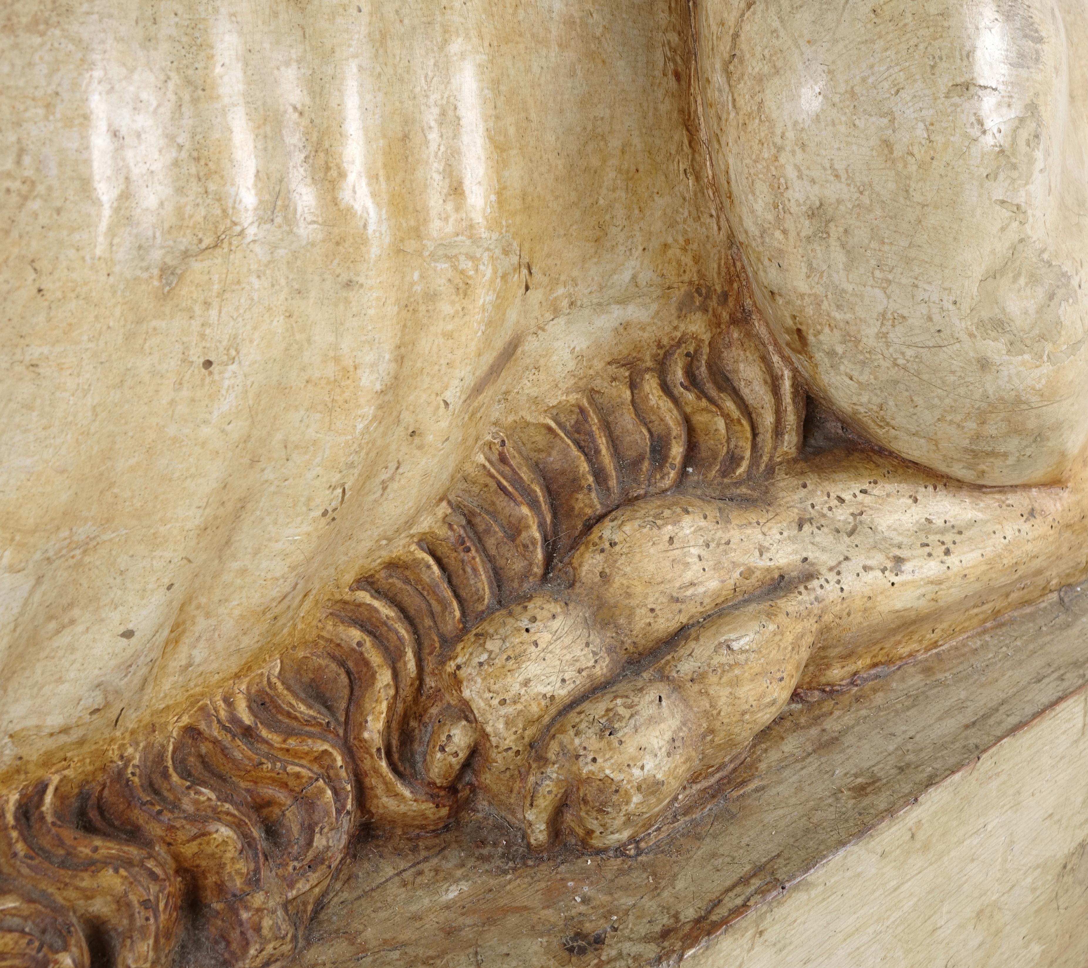 Paire de sculptures de lion endormi de Canova, bois laqué faux marbre de 1790 en vente 8