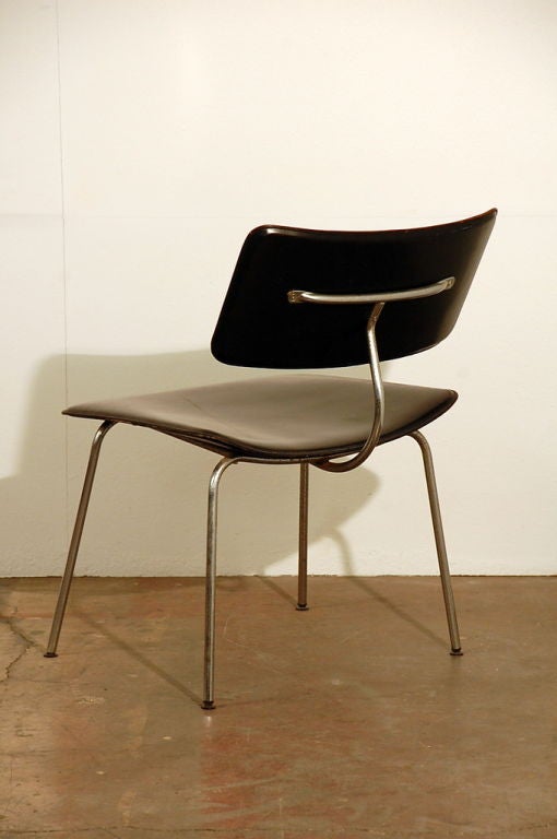 Fin du 20e siècle Paire de chaises longues italiennes élancées en cuir cousu et cousu en vente