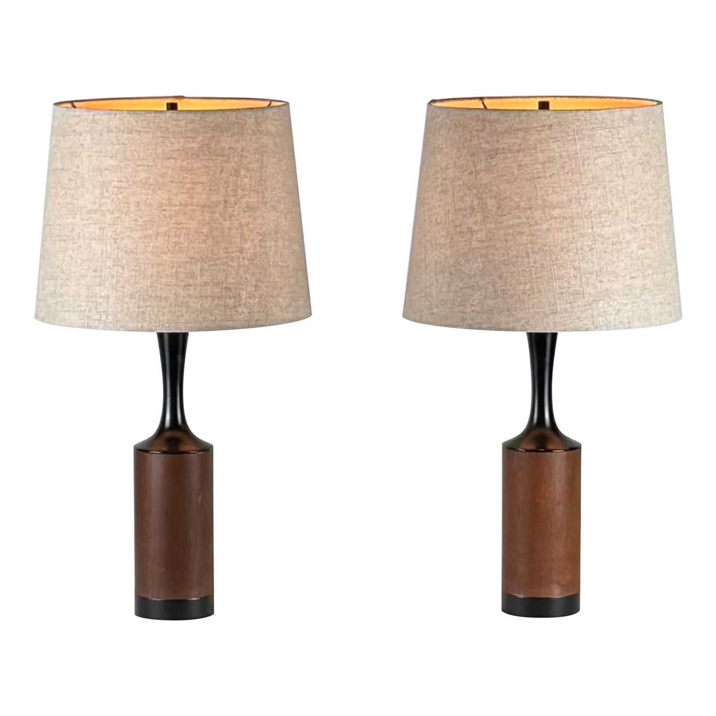 Paire de lampes élancées en noyer avec abat-jour en lin par Laurel en vente