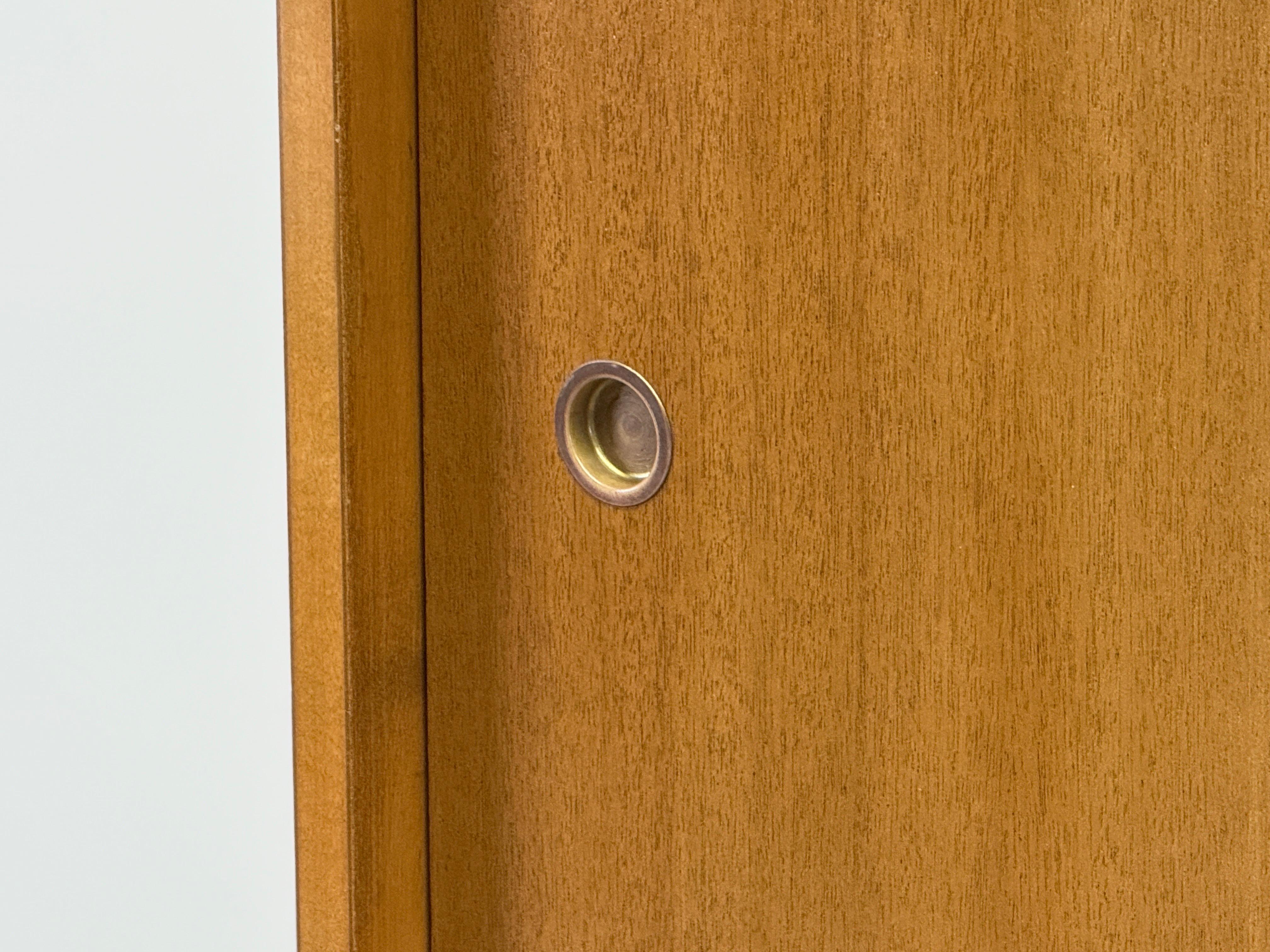 Paar Schiebetürschränke von T.H. Robsjohn-Gibbings für Widdicomb im Angebot 5