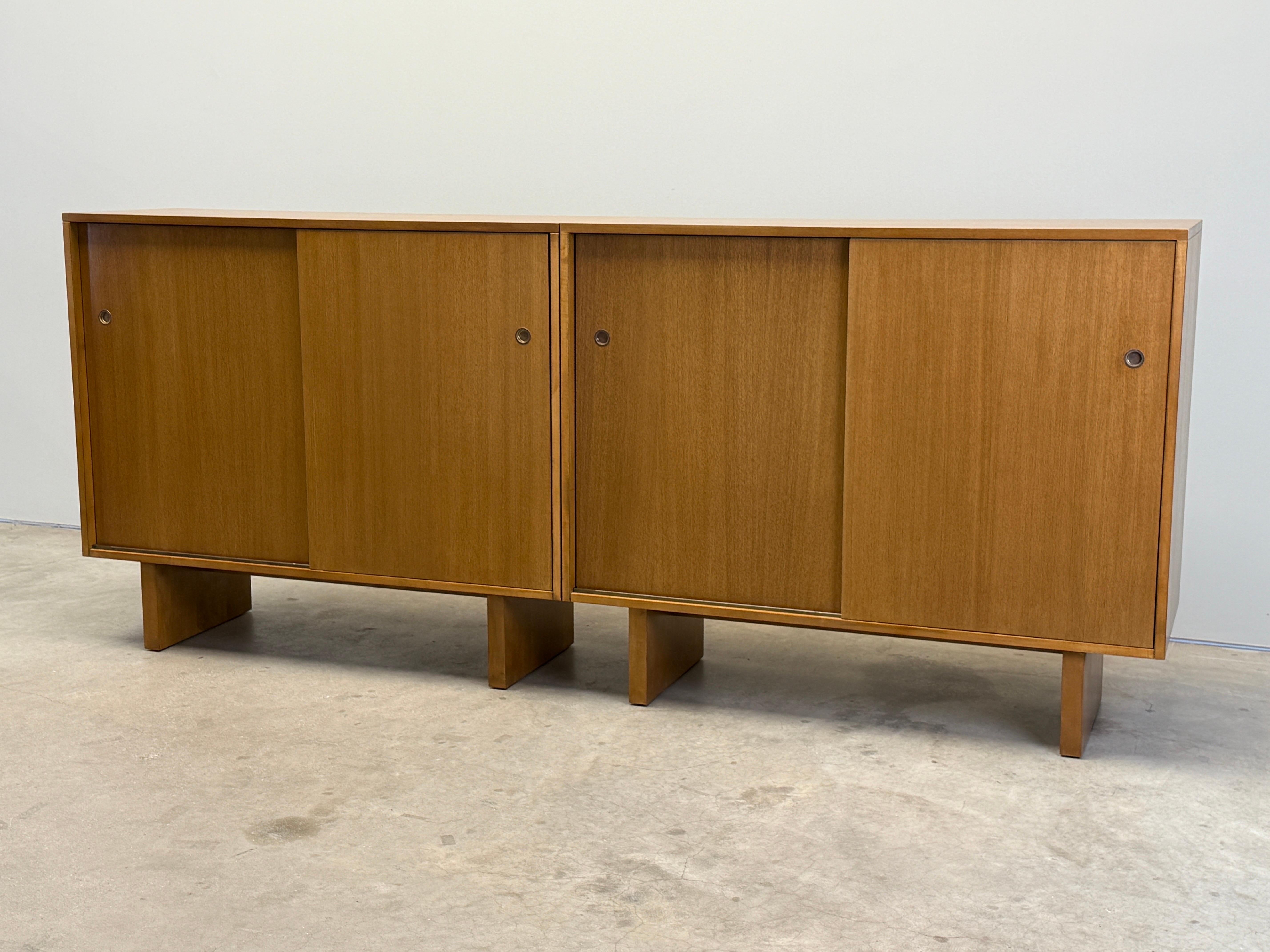 Paar Schiebetürschränke von T.H. Robsjohn-Gibbings für Widdicomb im Angebot 12