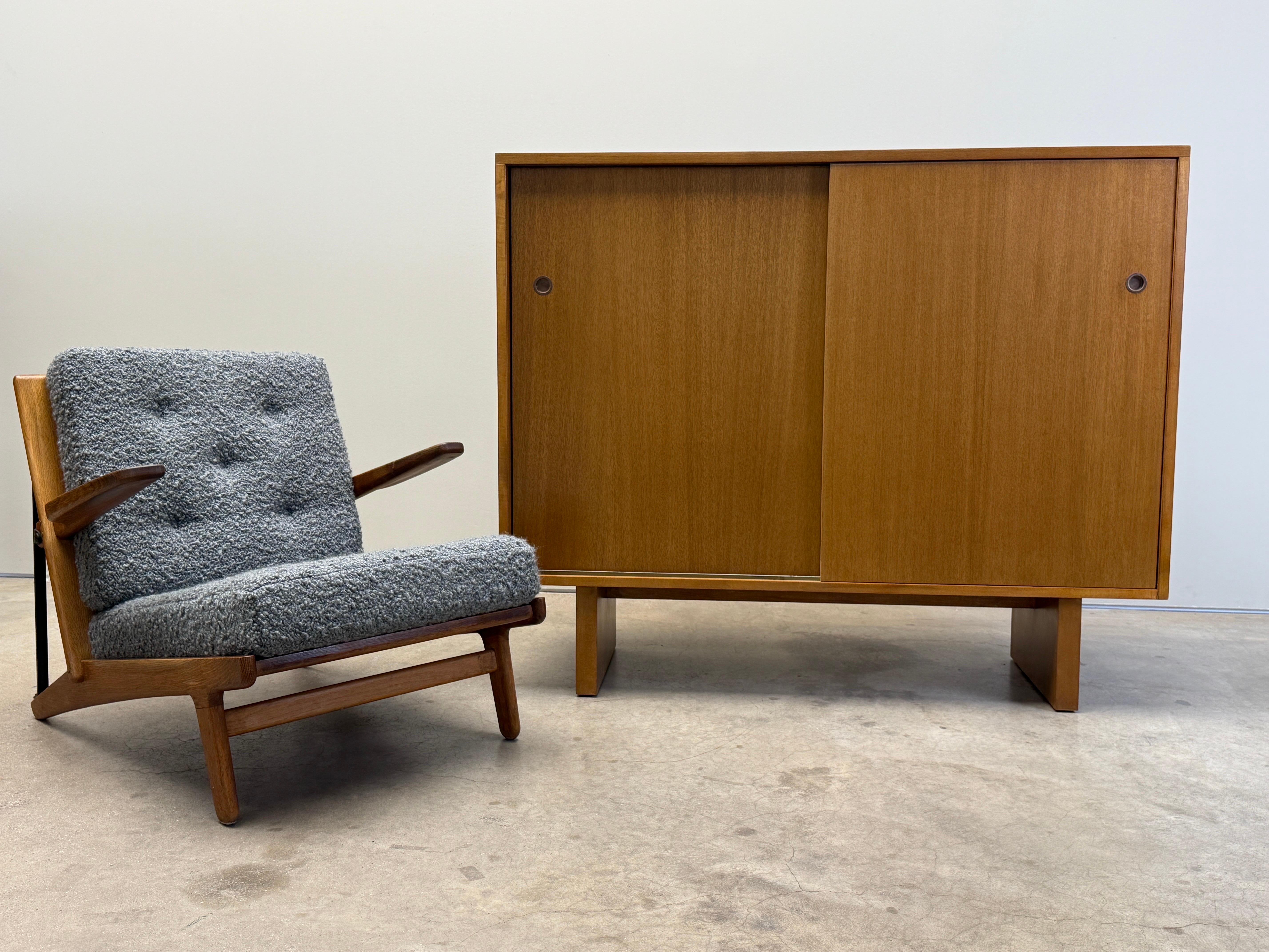 Paar Schiebetürschränke von T.H. Robsjohn-Gibbings für Widdicomb im Angebot 14