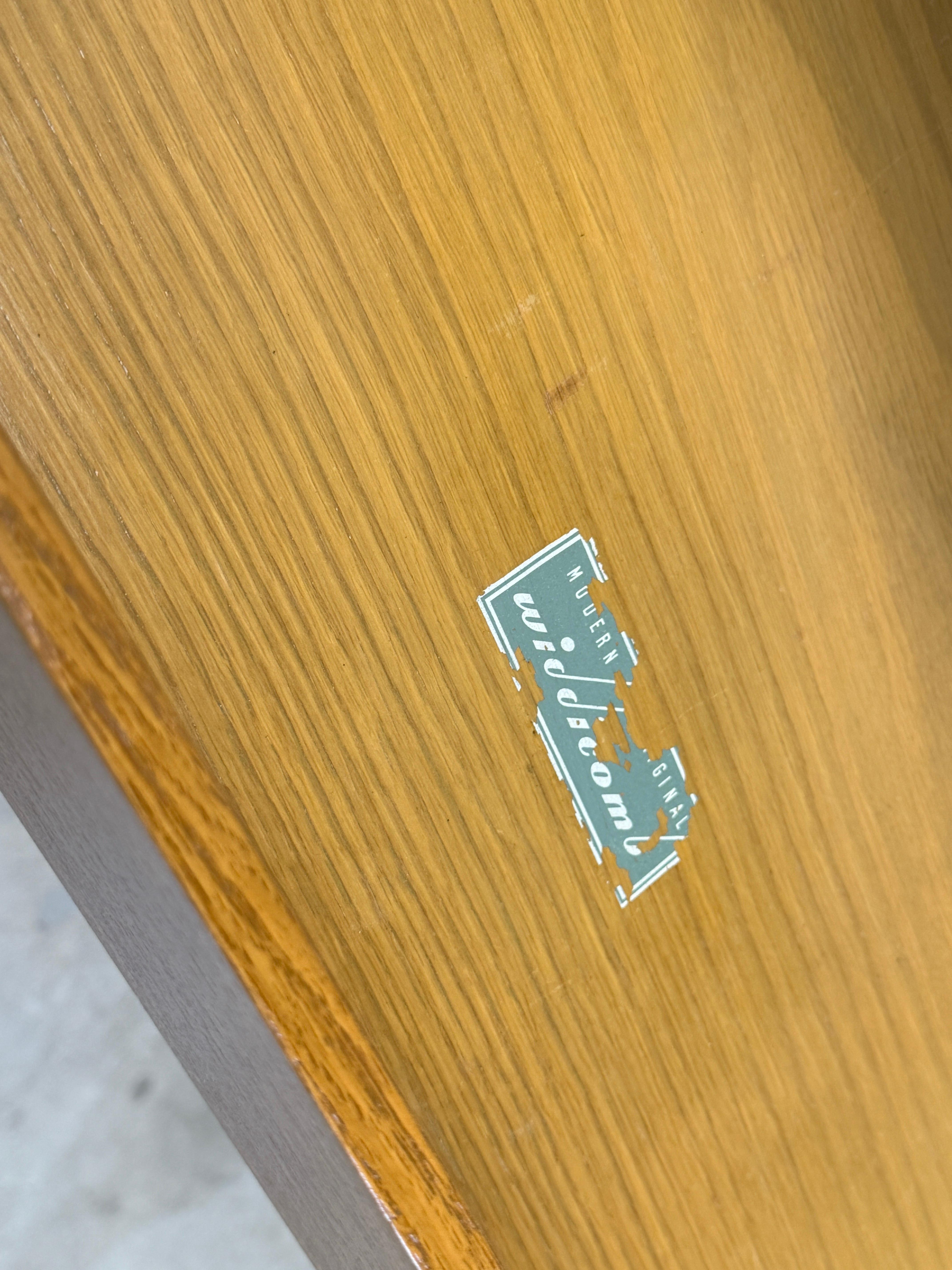 Paar Schiebetürschränke von T.H. Robsjohn-Gibbings für Widdicomb im Angebot 4