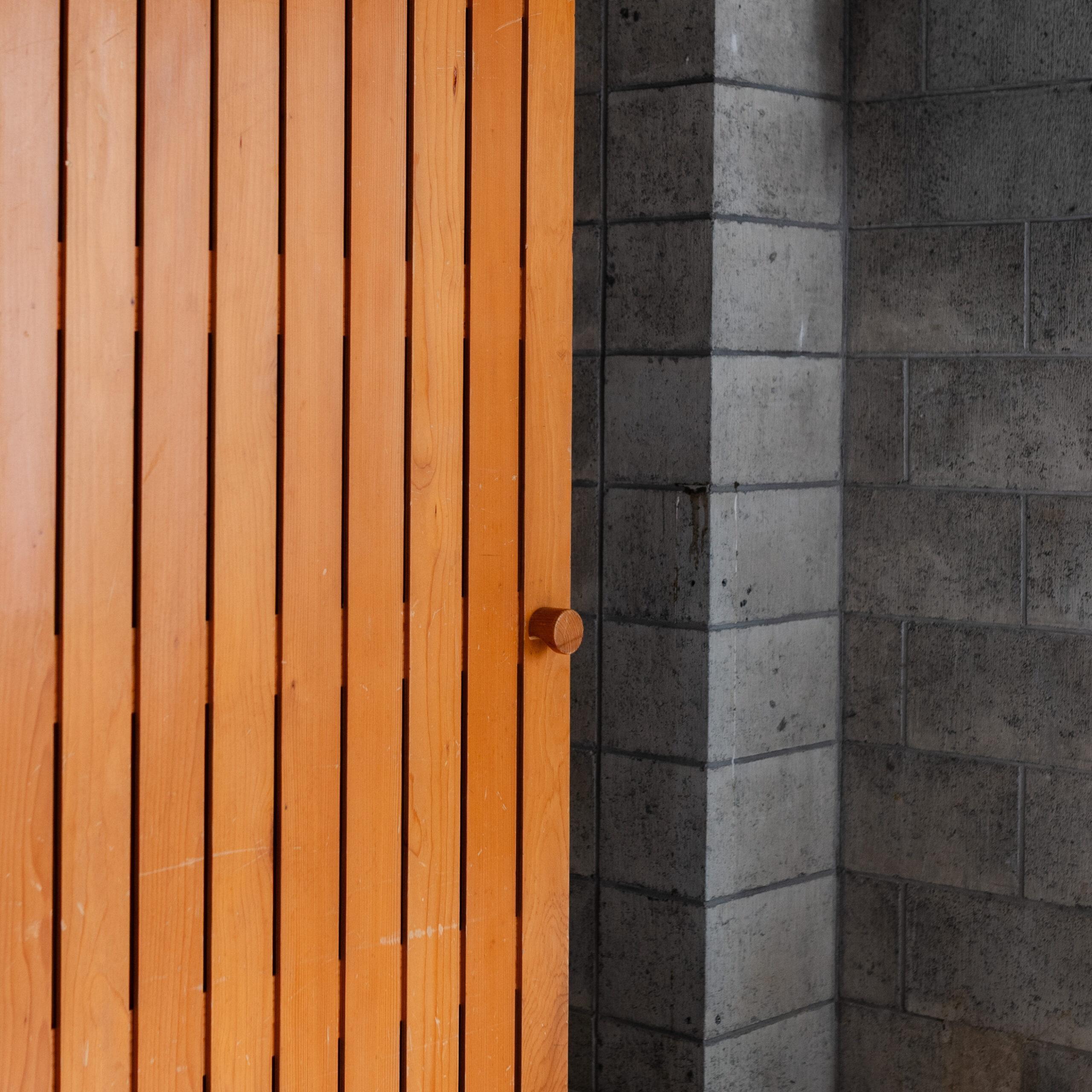 Paar Schiebetüren von Charlotte Perriand (Französisch) im Angebot