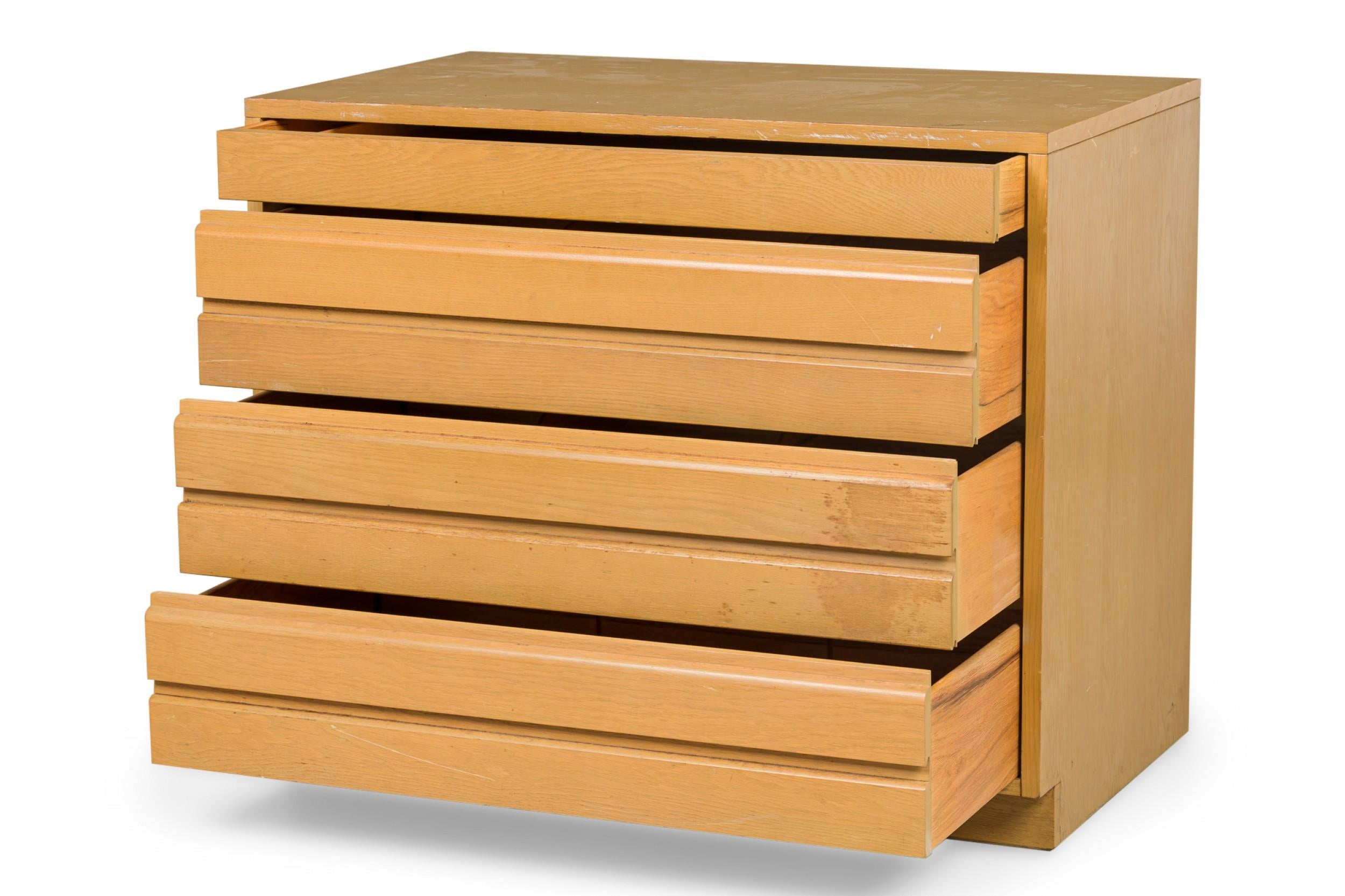 Pareja de cómodas modernas americanas Sligh Furniture Moderno de mediados de siglo en venta