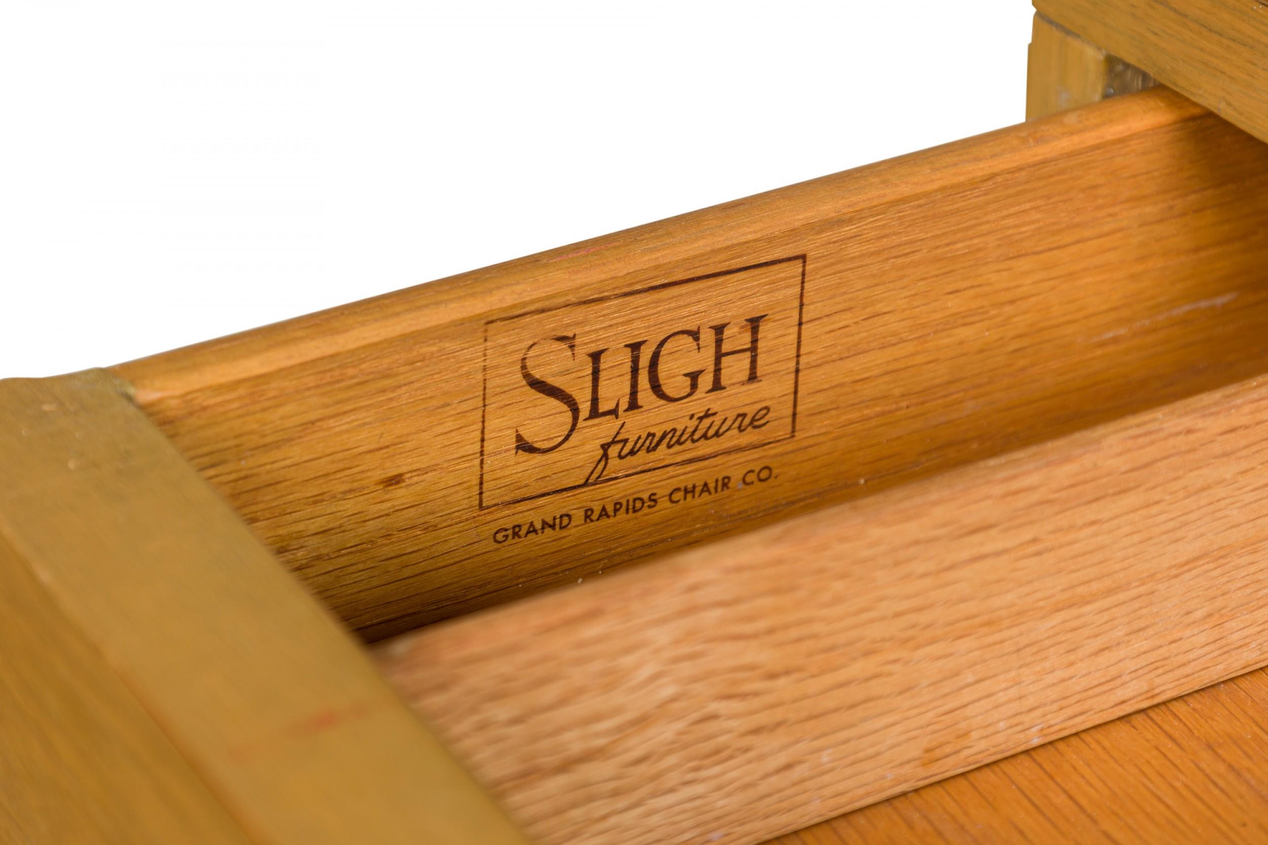 Veneer Pair of Sligh Furniture American Modern Chest of Drawers / Nightstands For Sale