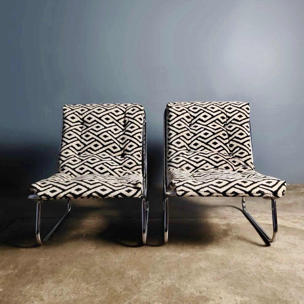 New Stock ✅

Pair Of Sling Lounge Chairs By Peter Hoyte Mid Century Vintage Retro MCM

Pair of sling lounge chairs by renowned British designer Peter Hoyte in the late 1960’s.

The seat sits on a ‘sling’ which is supported by the high gloss tubular
