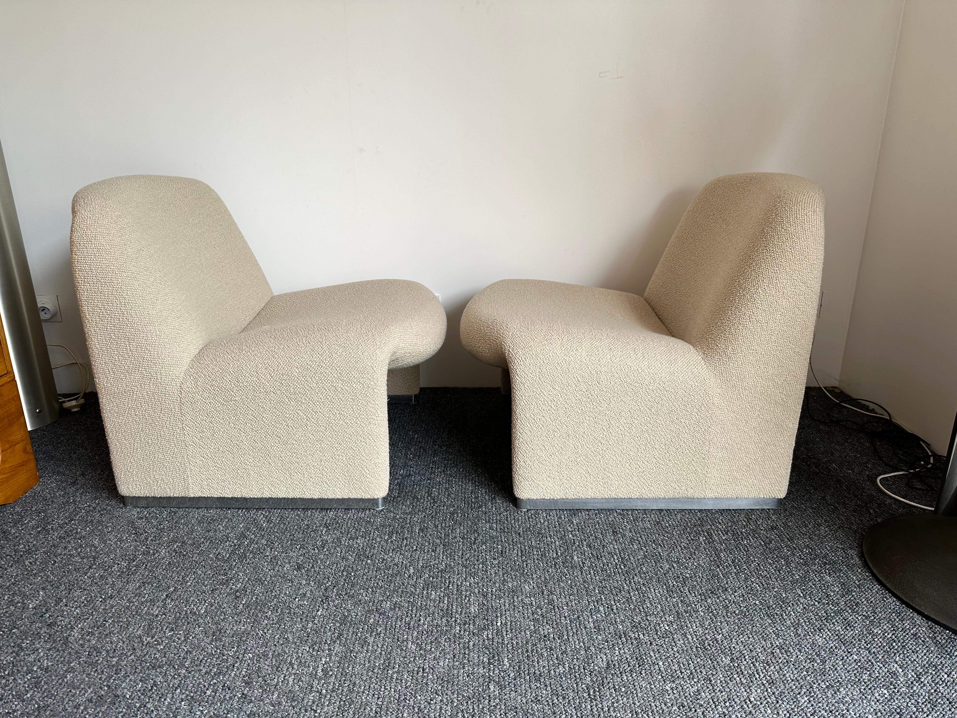 Pair of Slipper Chairs Alky Bouclé Fabric by Giancarlo Piretti, Italy, 1969 In Good Condition In SAINT-OUEN, FR