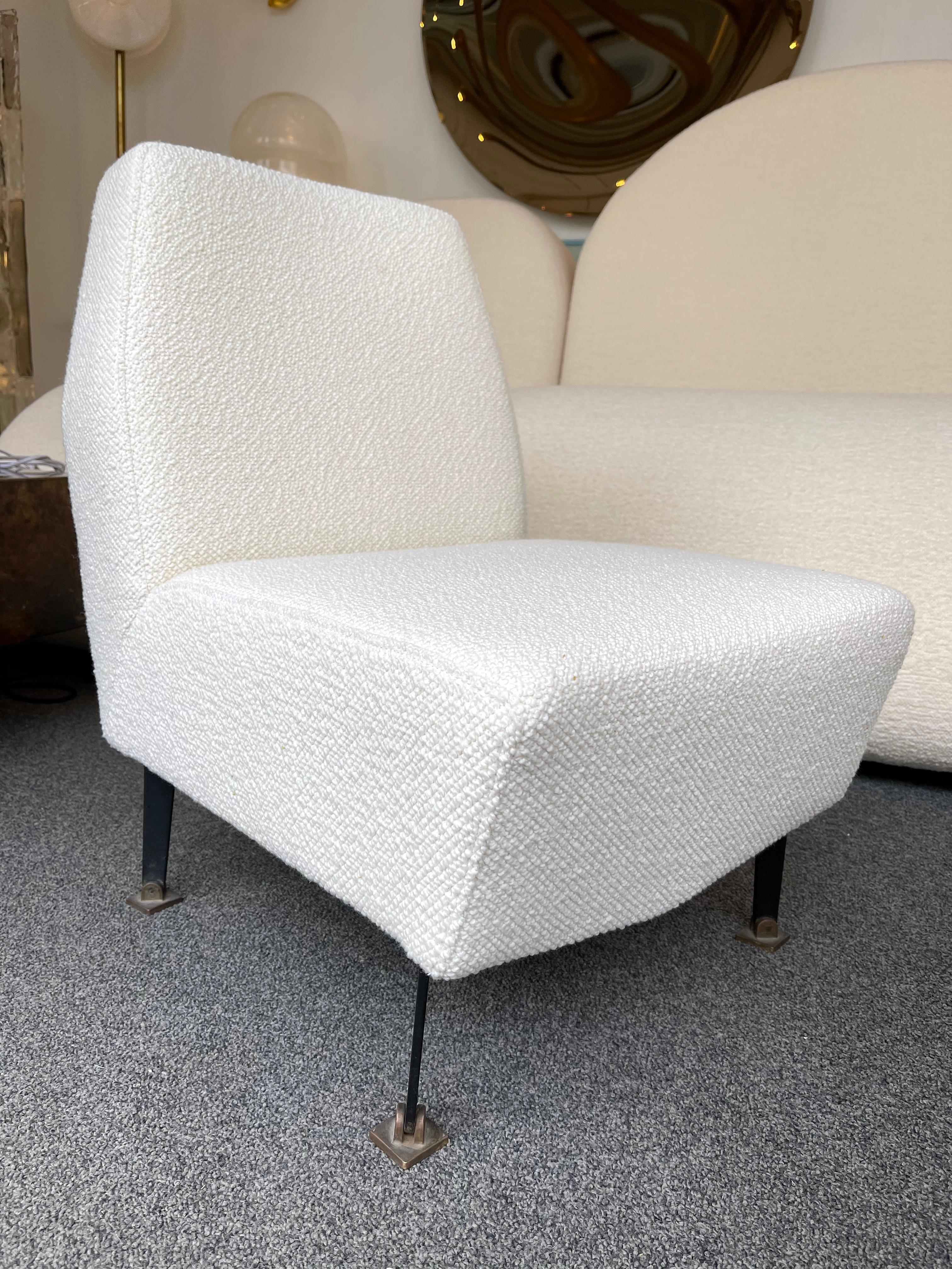 italien Paire de fauteuils pantoufles en tissu bouclé par Studio APA pour Lenzi, Italie, années 1960 en vente