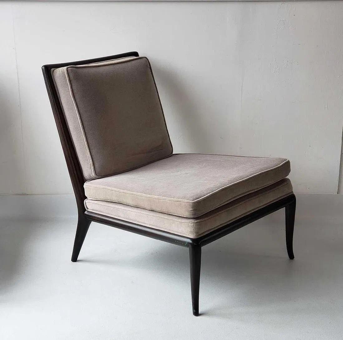 Coppia di sedie Slipper Chair disegnate da T.H. Robsjohn-Gibbings per Widdicomb, circa anni '1960. 
Queste sedie sono un ottimo esempio del design senza tempo di Robsjohn, che unisce il comfort moderno all'eleganza classica.

Cornici ebanizzate in