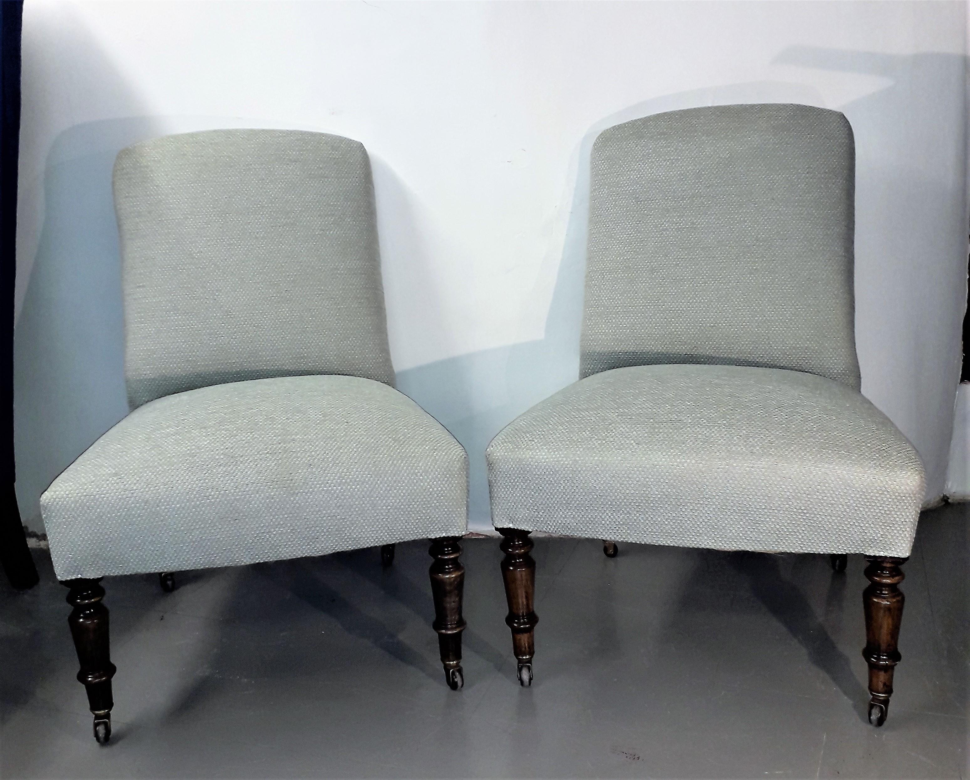 A fabulous pair of low back upholstered chairs, nicely wide seated design with beautifully French polished ebonized legs.
Fully reupholstered.