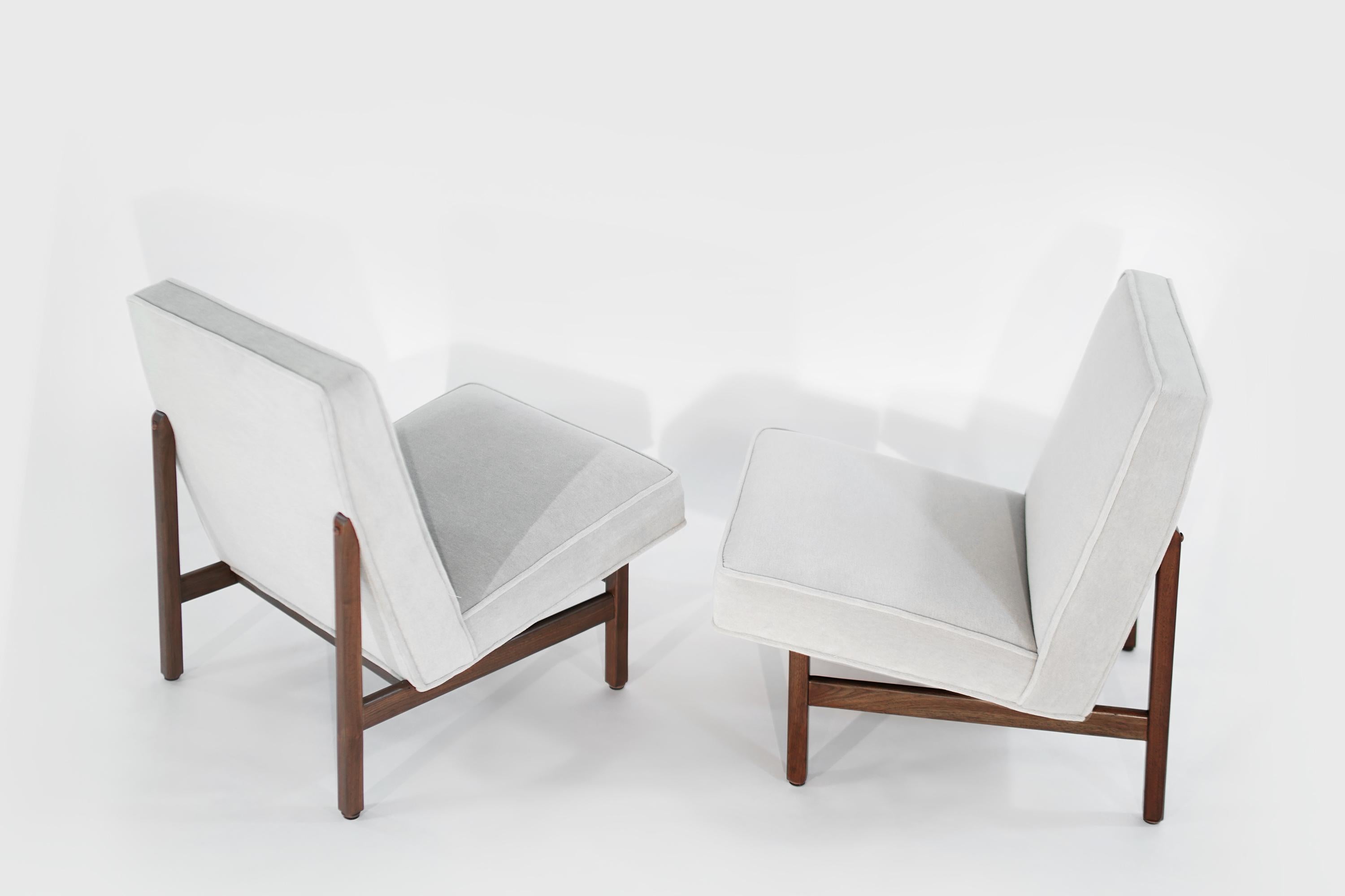 Mid-Century Modern Pair of Slipper Chairs in Alpaca Velvet by Florence Knoll