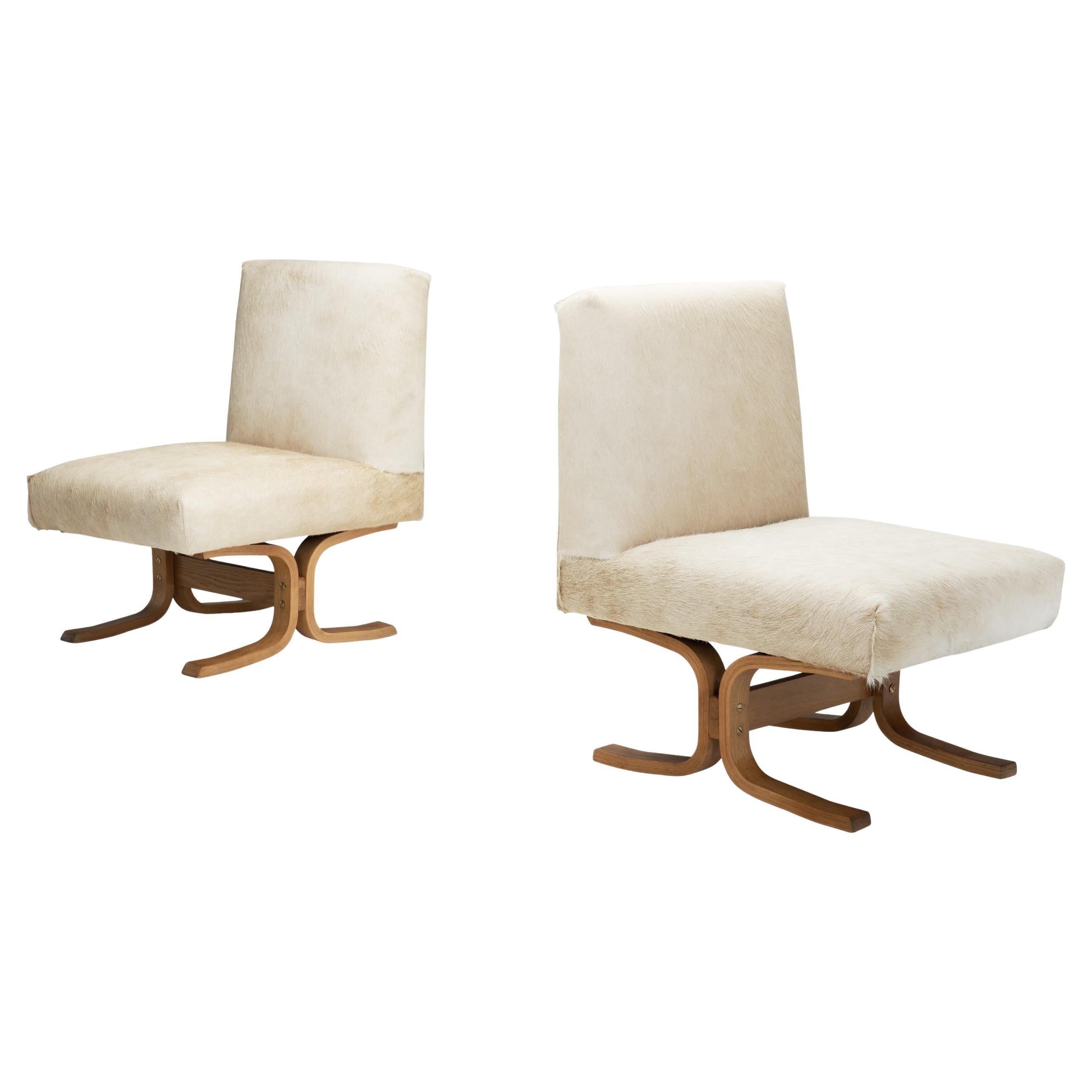 Paar Pantoffelstühle aus cremefarbenem Ponyskin, Europa 1960er Jahre