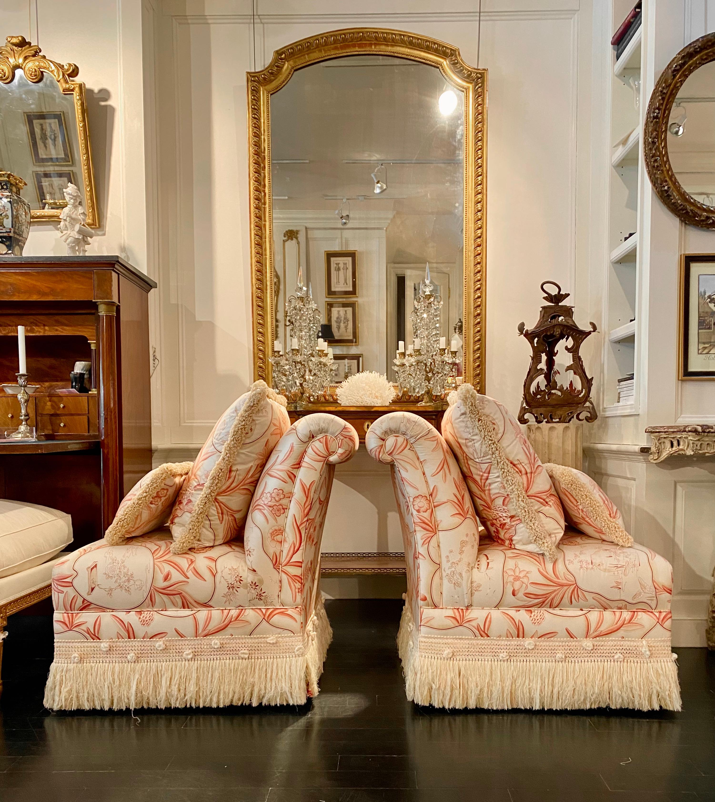 Pair of vintage Mid-Century Modern slipper chairs by Piedmont, Toile upholstery with Chinoiserie motif. Well-chosen passementerie details, with four extra matching pillows. The élan of Hollywood Regency with a nod to Billy Baldwin chic.
 