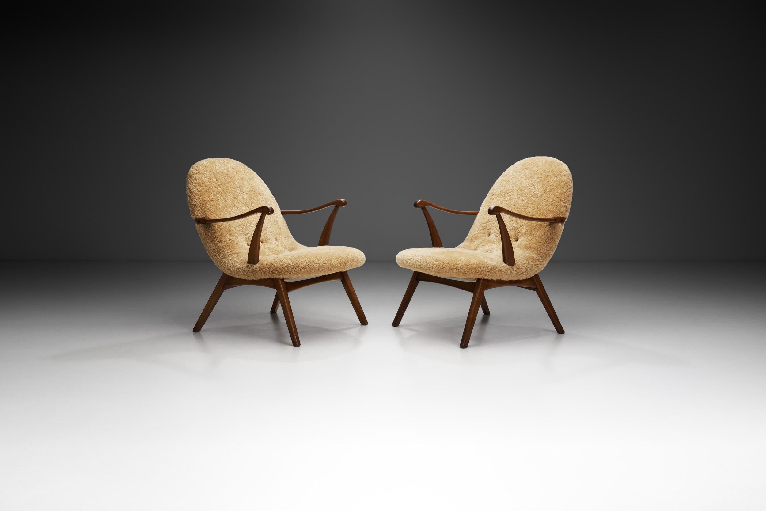 Mid-Century Modern Pair of Slipper Chairs Upholstered in Sheepskin, Europe 1960s