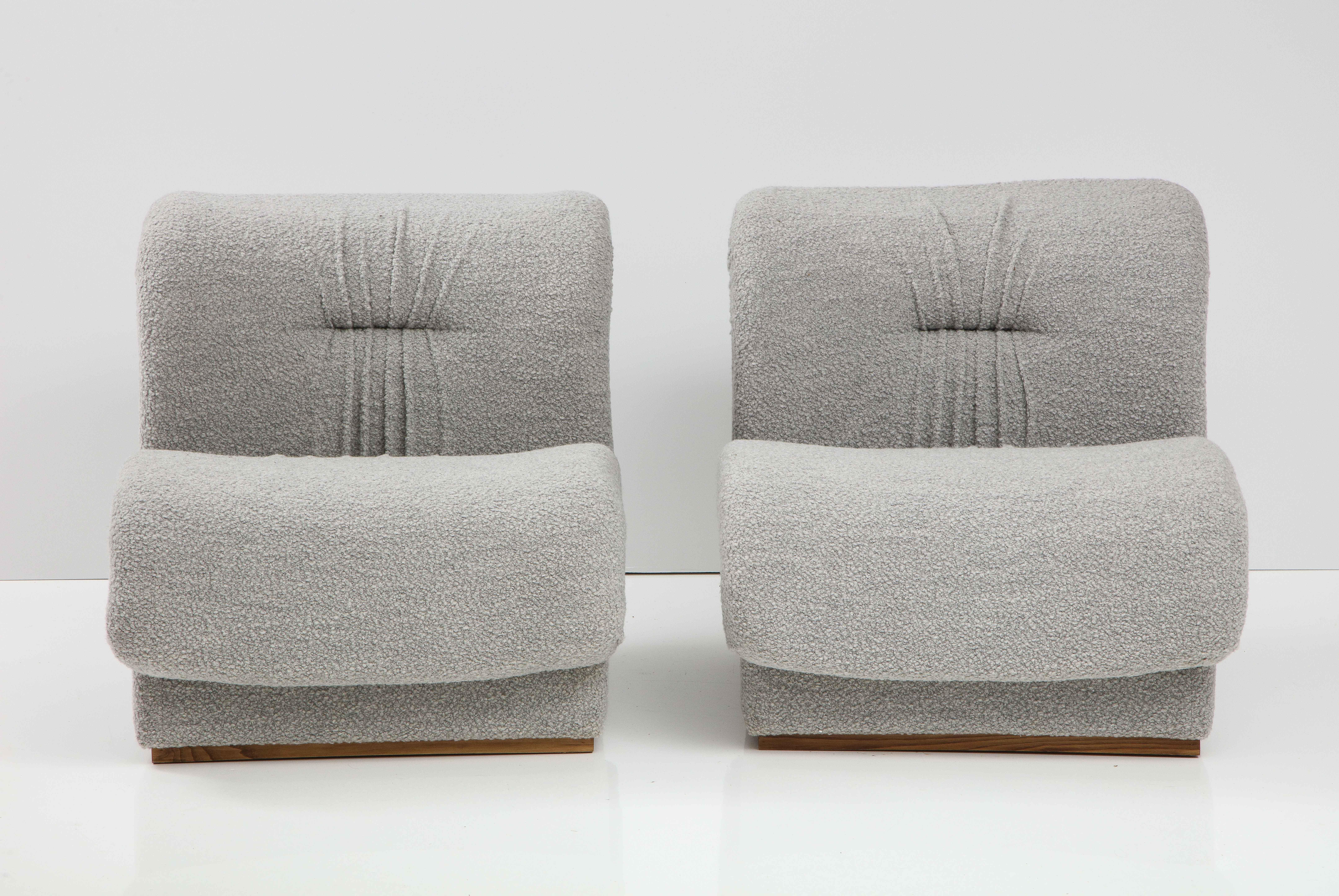 Vintage Pair of grey (or gray) bouclé sculptural lounge or slipper chairs designed and made by Doimo Salotti in Treviso, Italy, circa 1970s. In excellent vintage condition with superb craftsmanship and design lines. Low mid-century modern profile