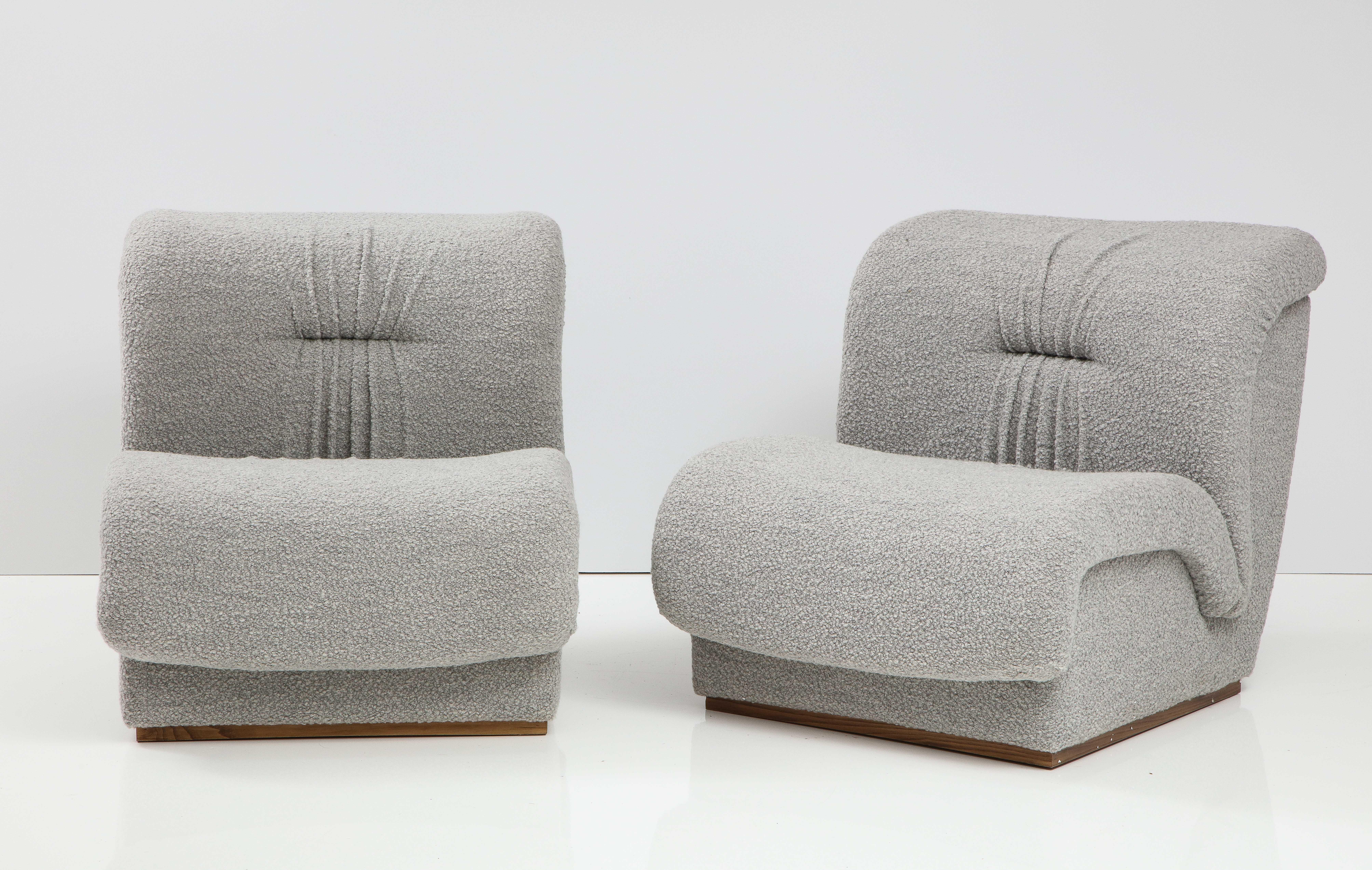 Mid-Century Modern Pair of Slipper Lounge Chairs in Grey Boucle by Doimo Salotti, Italy, circa 1970 For Sale