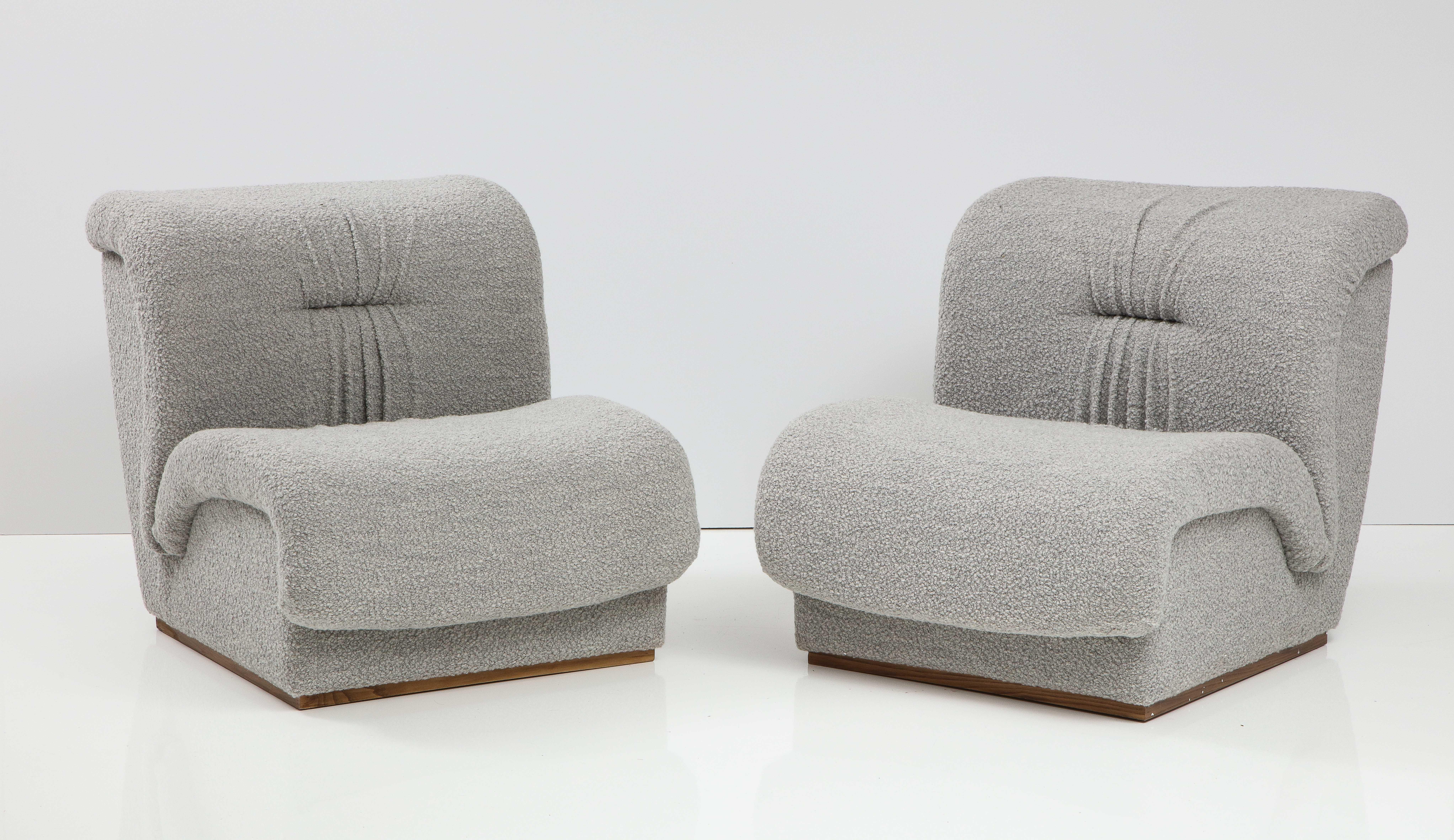 Italian Pair of Slipper Lounge Chairs in Grey Boucle by Doimo Salotti, Italy, circa 1970 For Sale