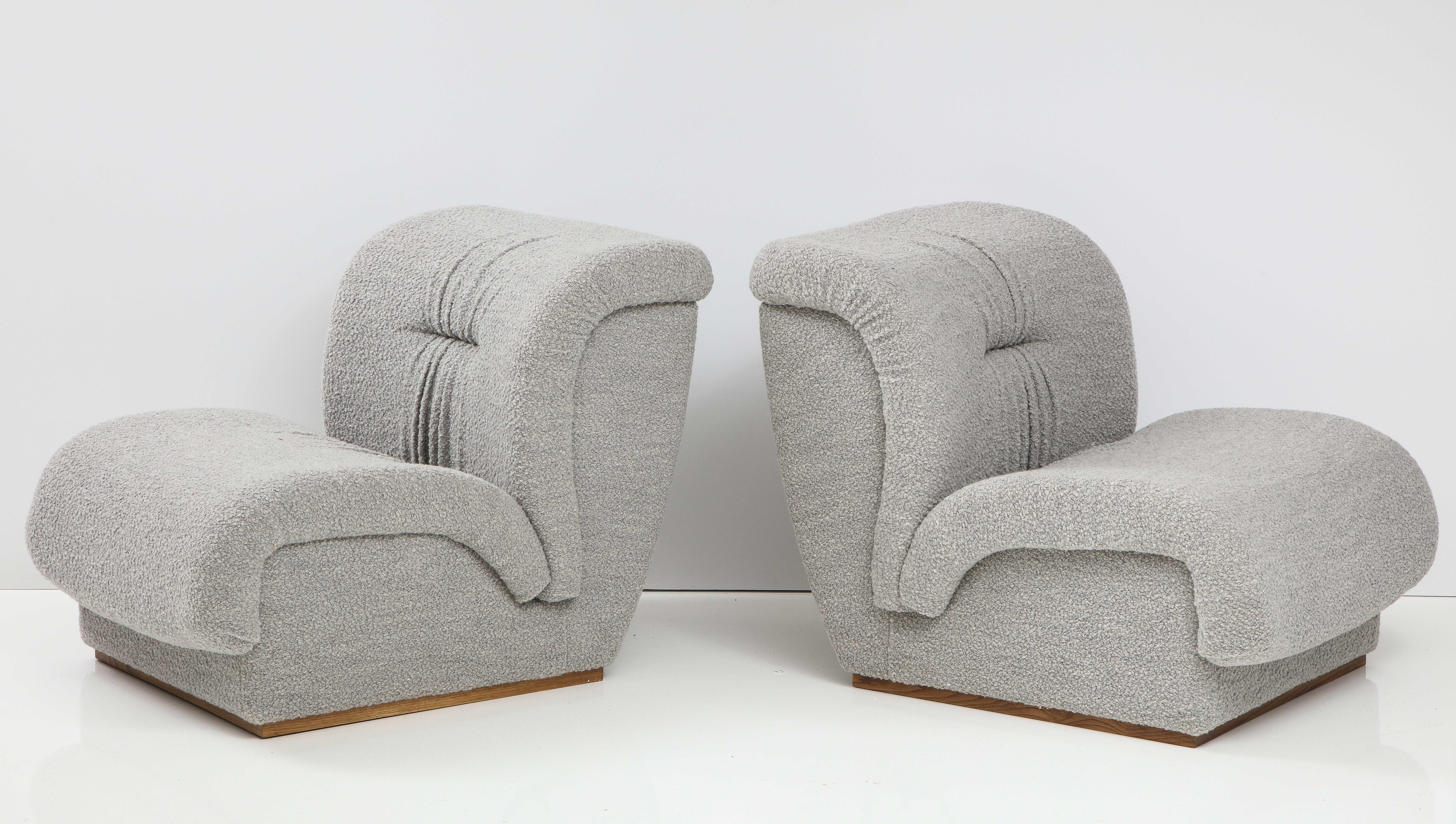 Late 20th Century Pair of Slipper Lounge Chairs in Grey Boucle by Doimo Salotti, Italy, circa 1970 For Sale