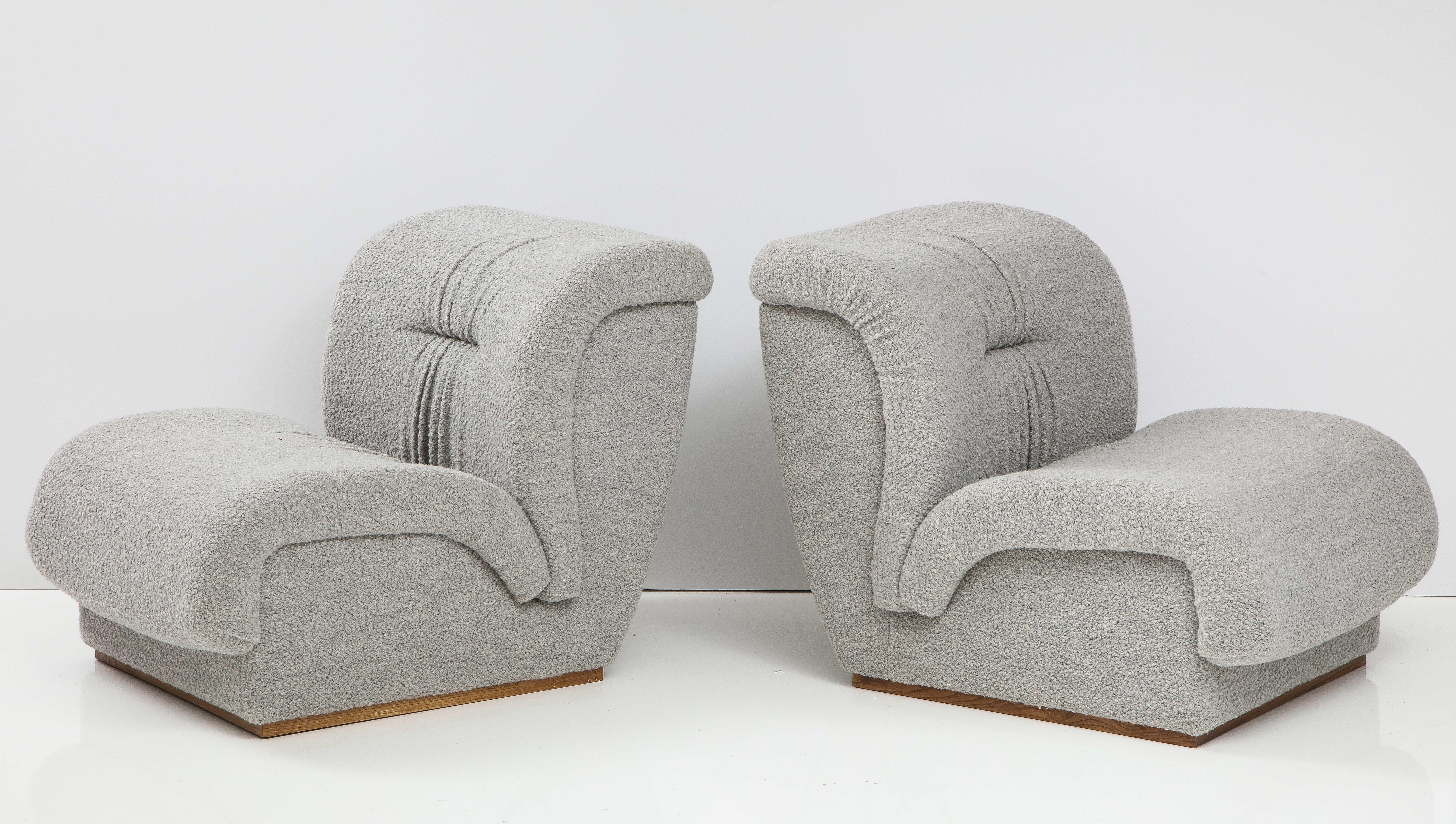 Fine XX secolo Coppia di Slipper Lounge Chair in bouclè grigio di Doimo Salotti, Italia, circa 1970 in vendita