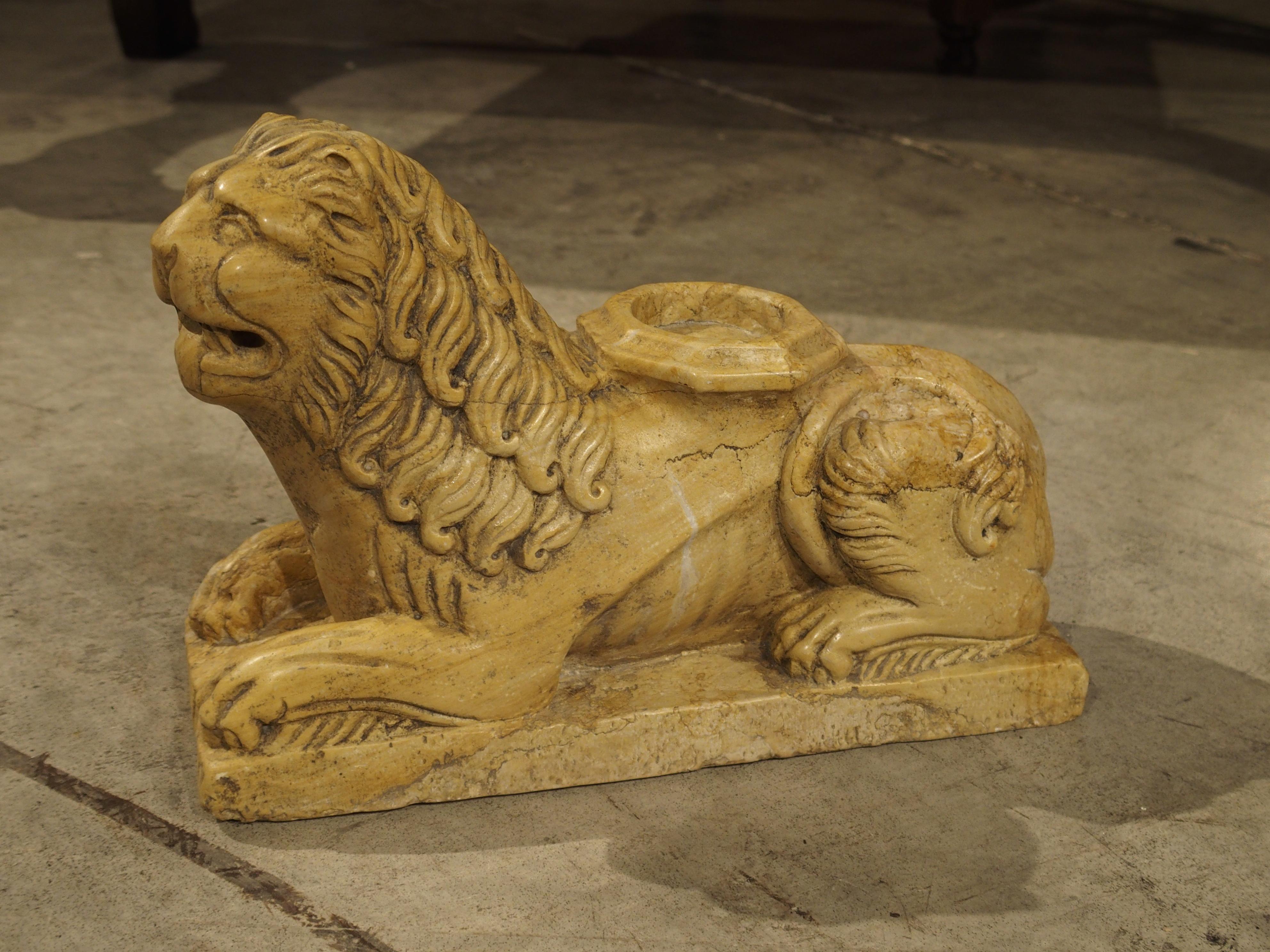 Pair of Small 16th Century Style Italian Giallo Reale Marble Lions In Good Condition In Dallas, TX